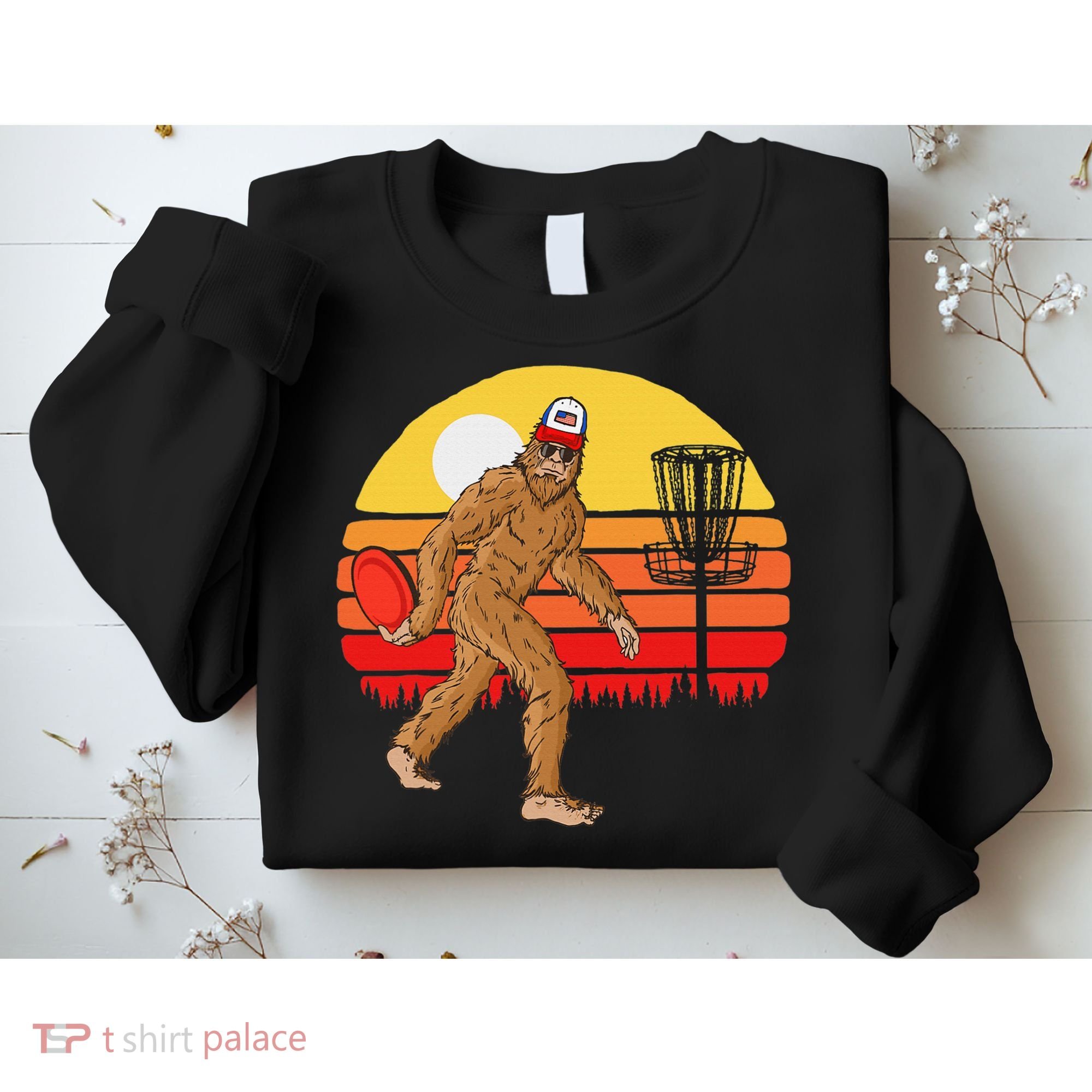 Bigfoot Disc Golf Cryptid Sasquatch Disc Golfer Sweatshirt