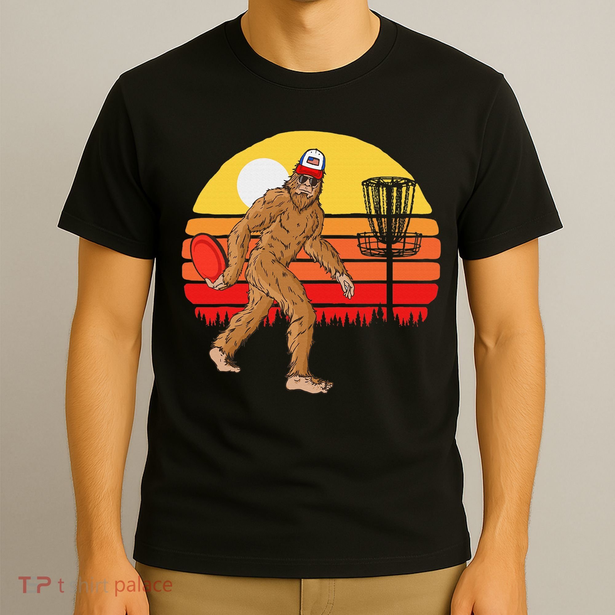 Bigfoot Disc Golf Cryptid Sasquatch Disc Golfer T-Shirt