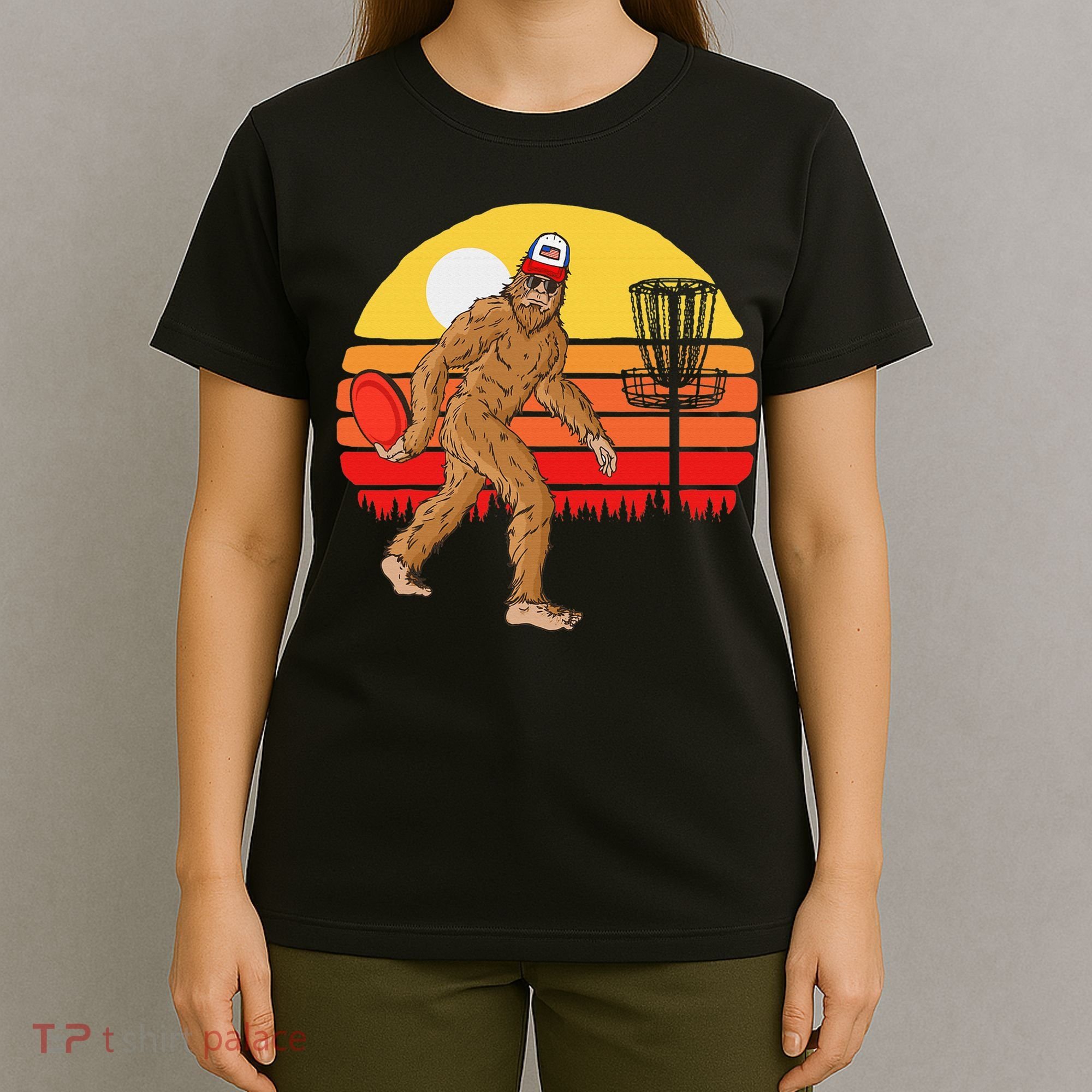 Bigfoot Disc Golf Cryptid Sasquatch Disc Golfer T-Shirt