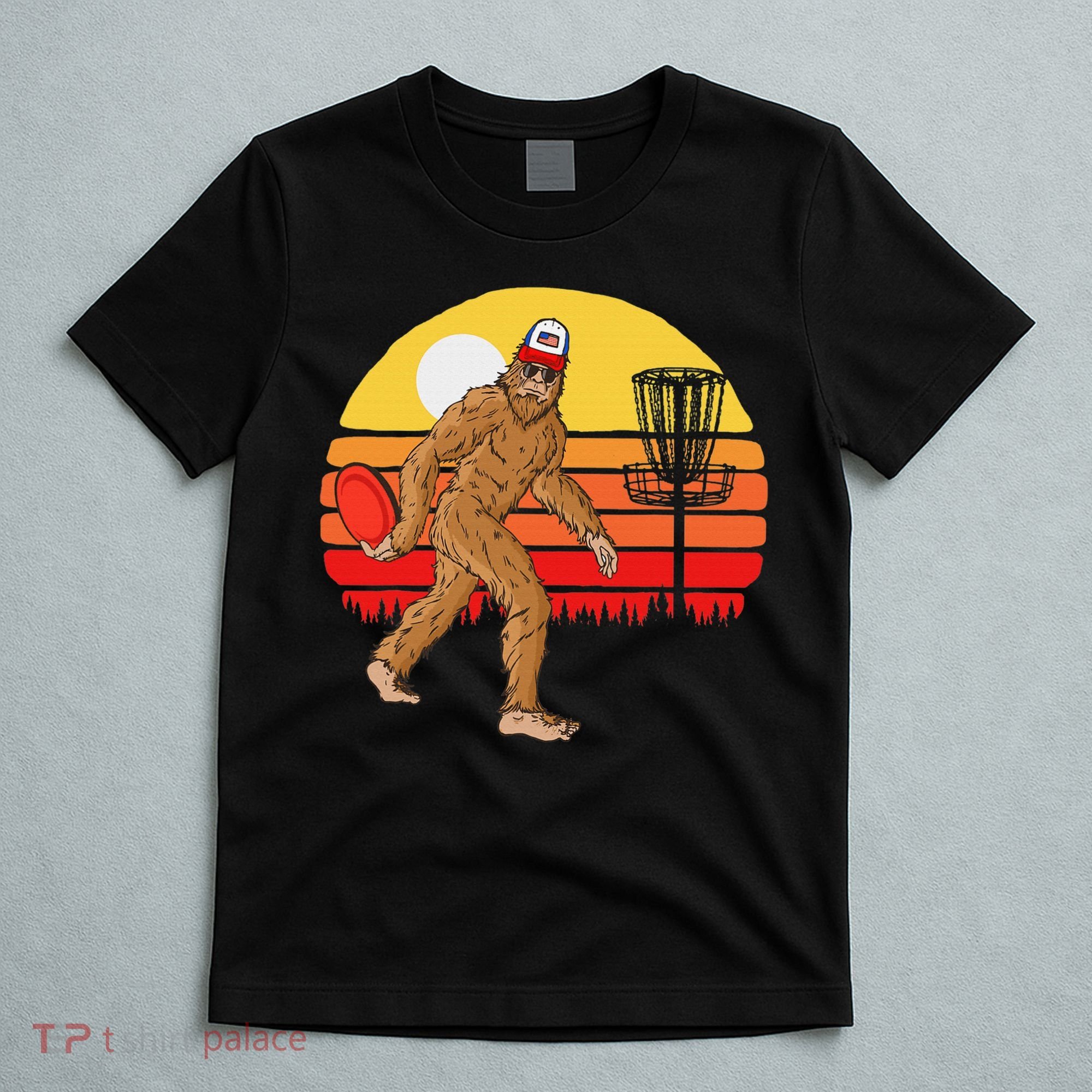 Bigfoot Disc Golf Cryptid Sasquatch Disc Golfer T-Shirt