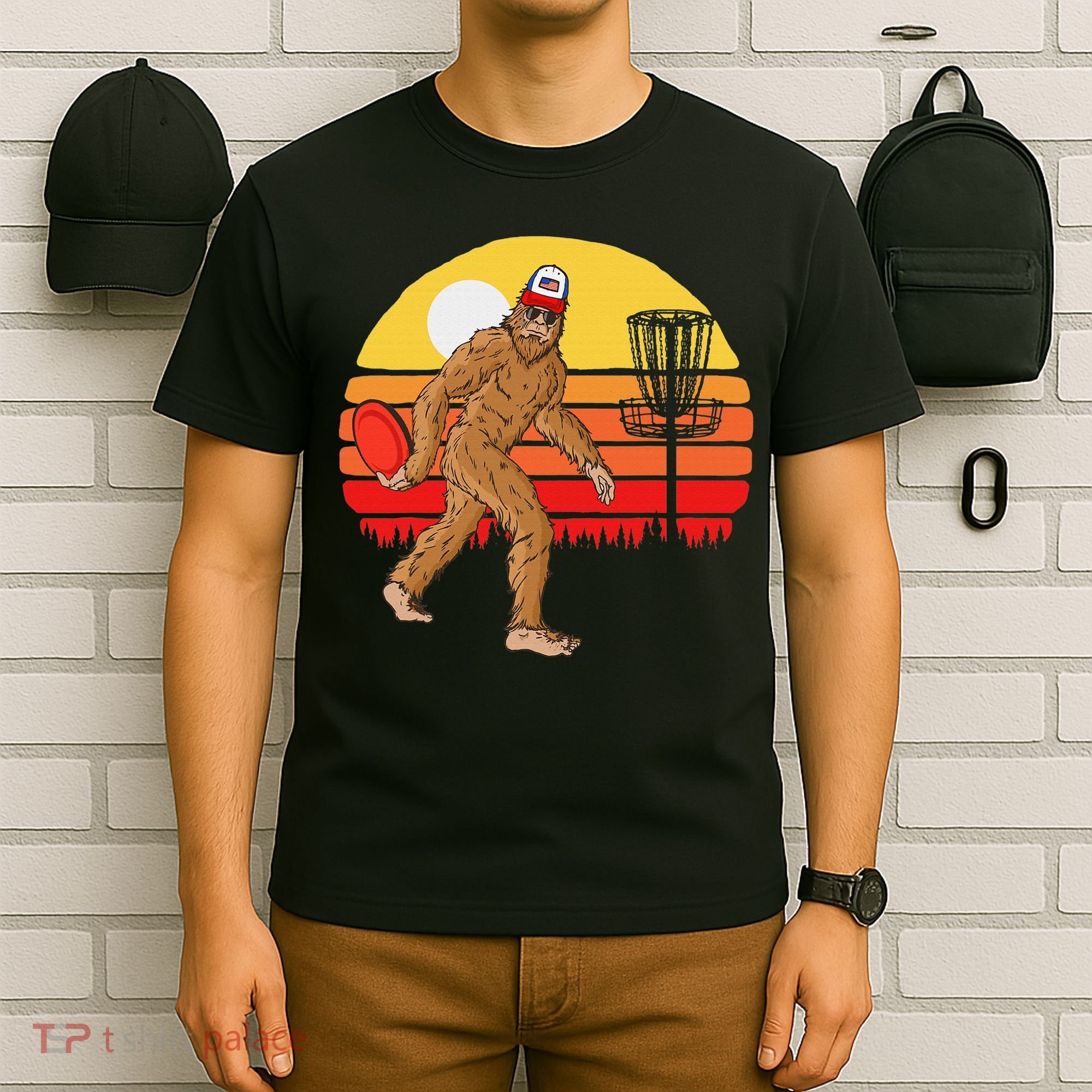Bigfoot Disc Golf Cryptid Sasquatch Disc Golfer T-Shirt