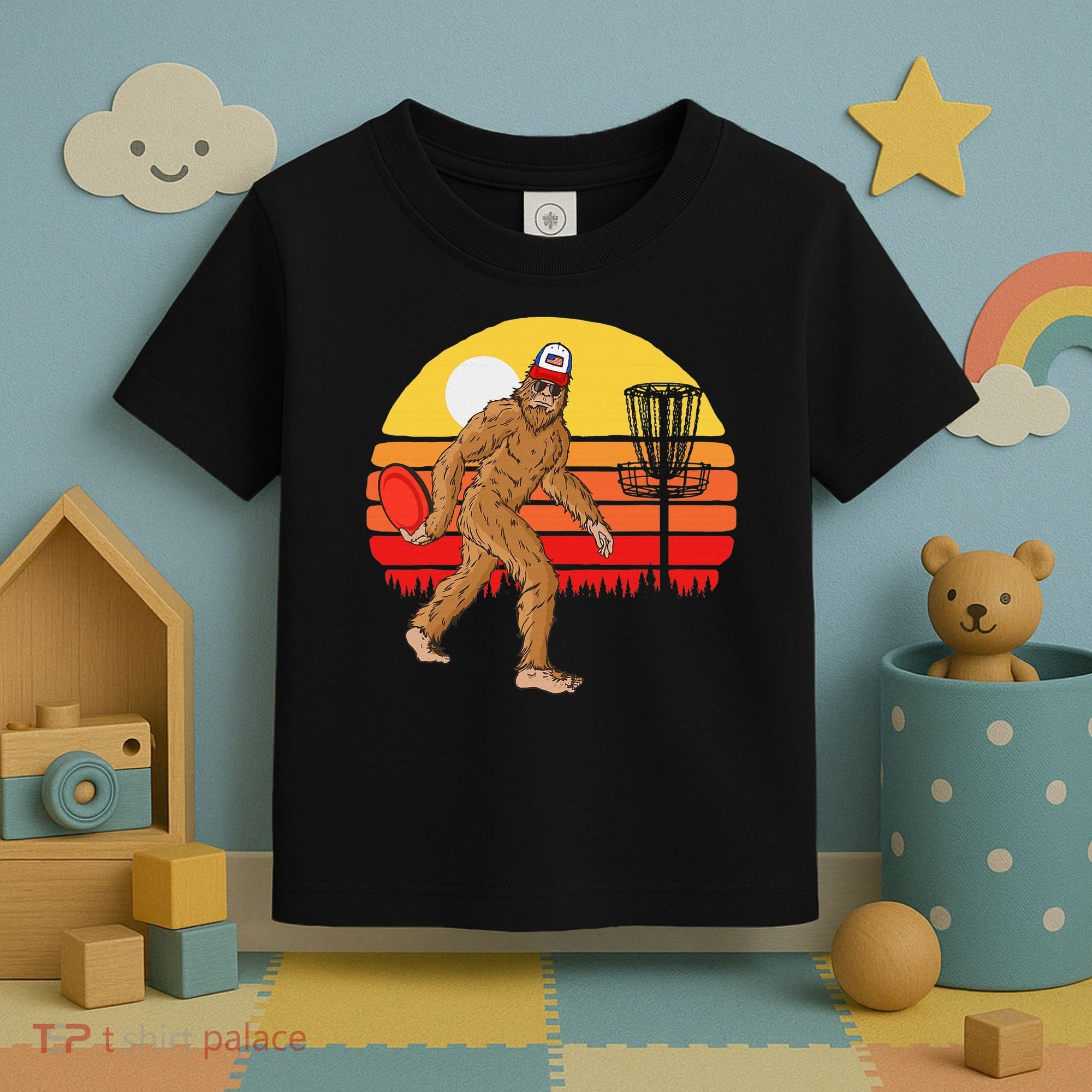 Bigfoot Disc Golf Cryptid Sasquatch Disc Golfer Toddler T-Shirt