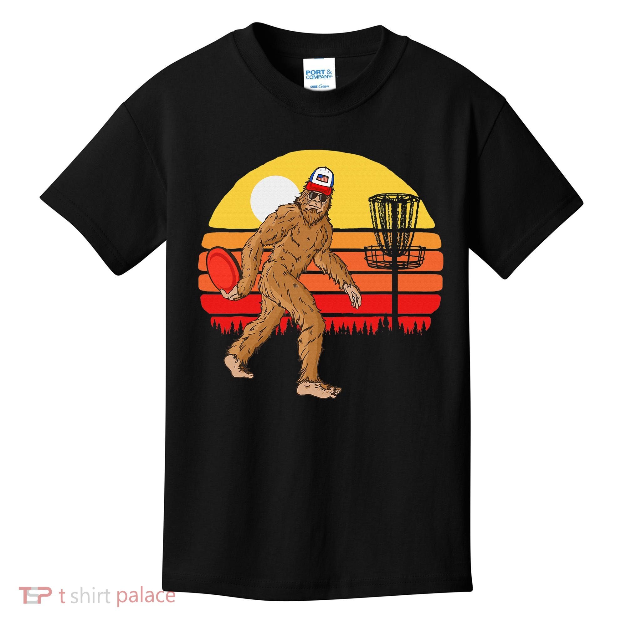 Bigfoot Disc Golf Cryptid Sasquatch Disc Golfer Kids T-Shirt