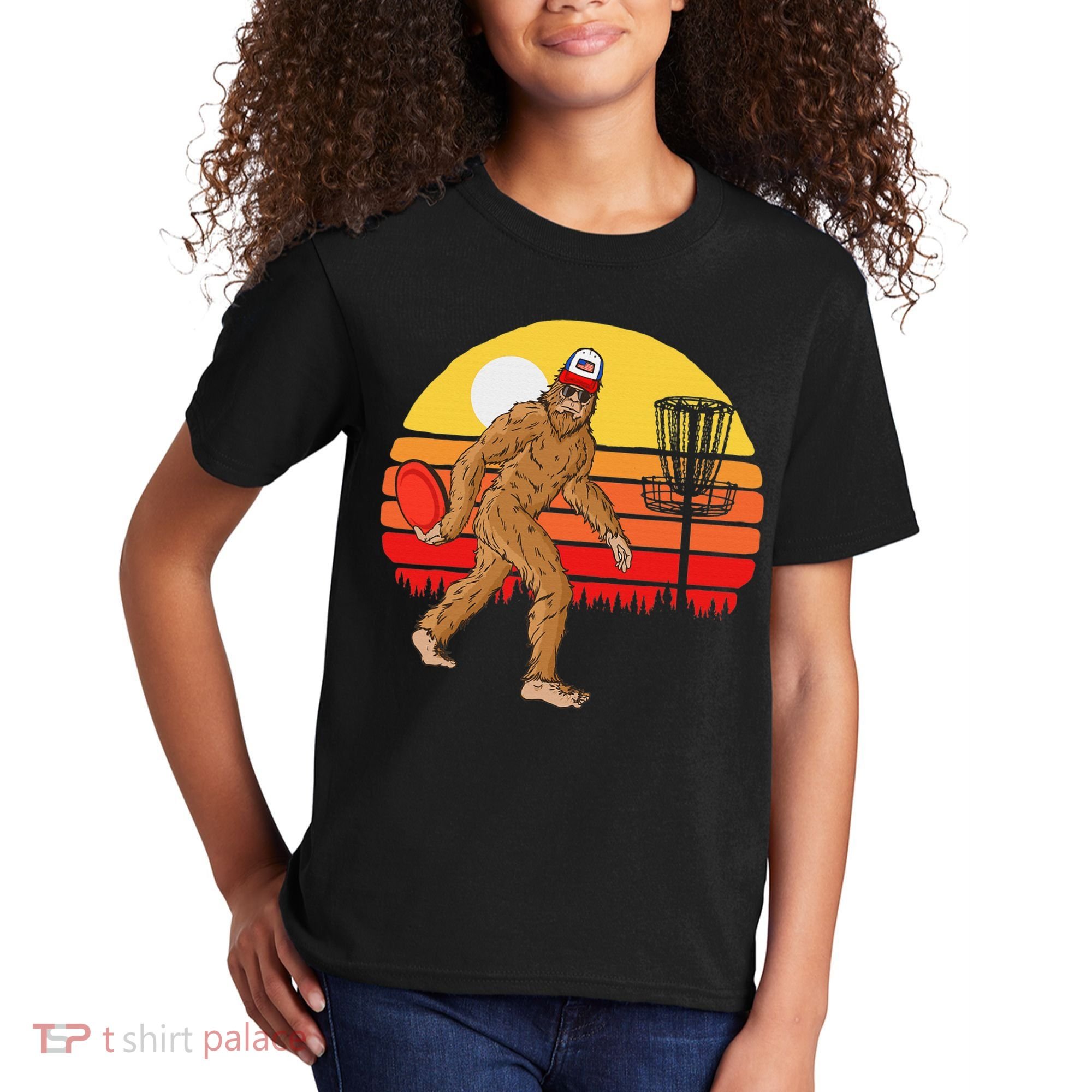 Bigfoot Disc Golf Cryptid Sasquatch Disc Golfer Kids T-Shirt