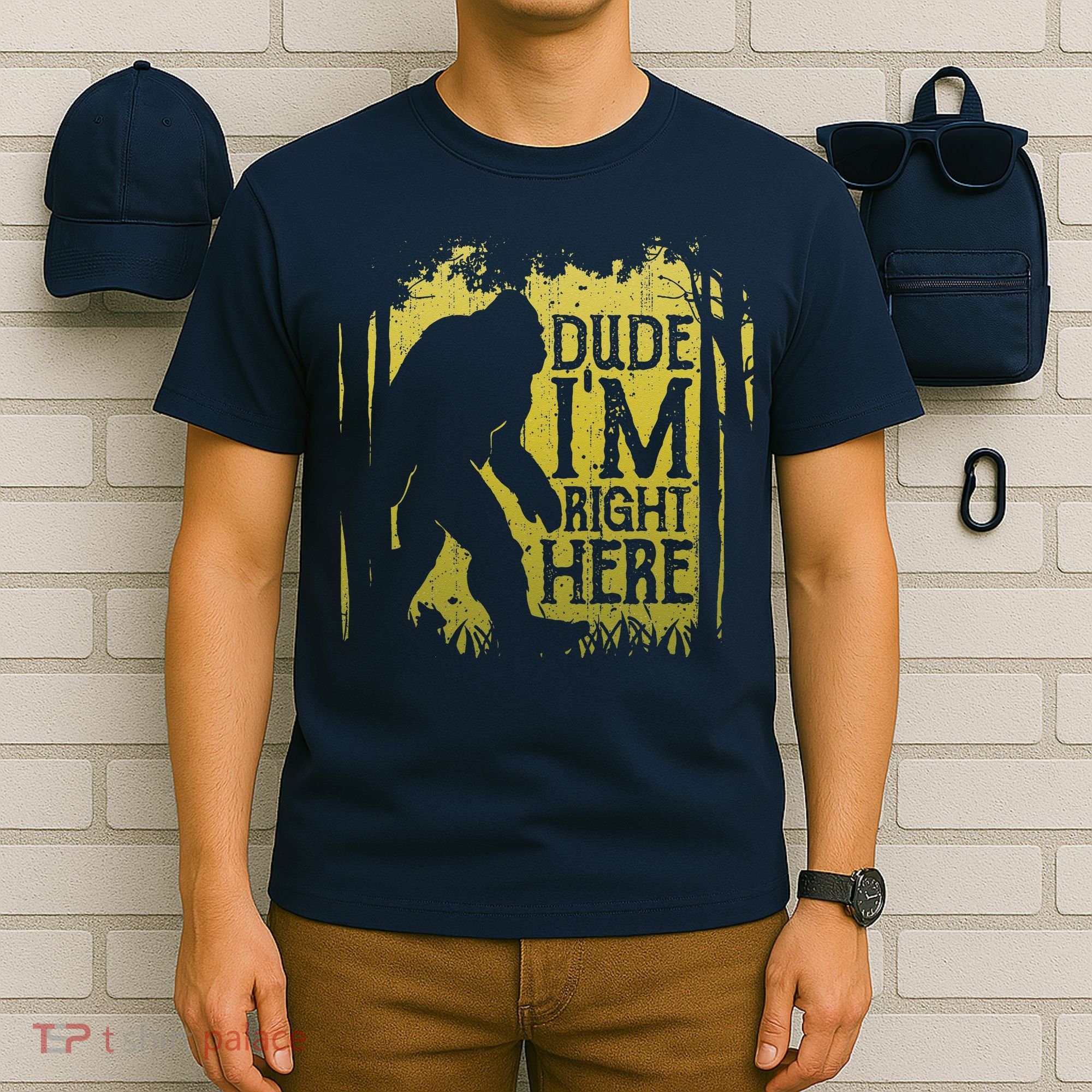 Bigfoot Dude Im Right Here Funny Sasquatch Retro Vintage T-Shirt