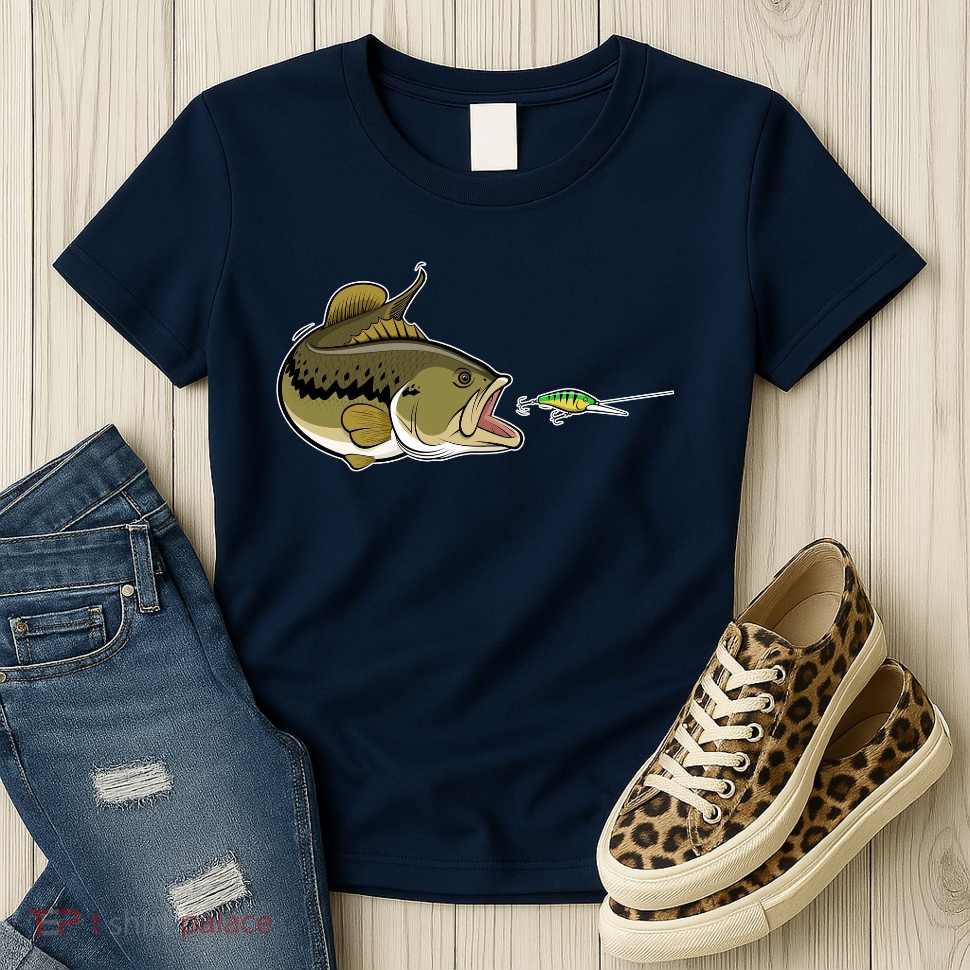 Bass Fish Chasing Lure Hook Fishing Fan Women's T-Shirt