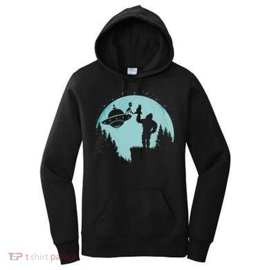 Bigfoot Holding A Cat Funny Alien Riding Ufo Sasquatch Cat Women's Hoodie