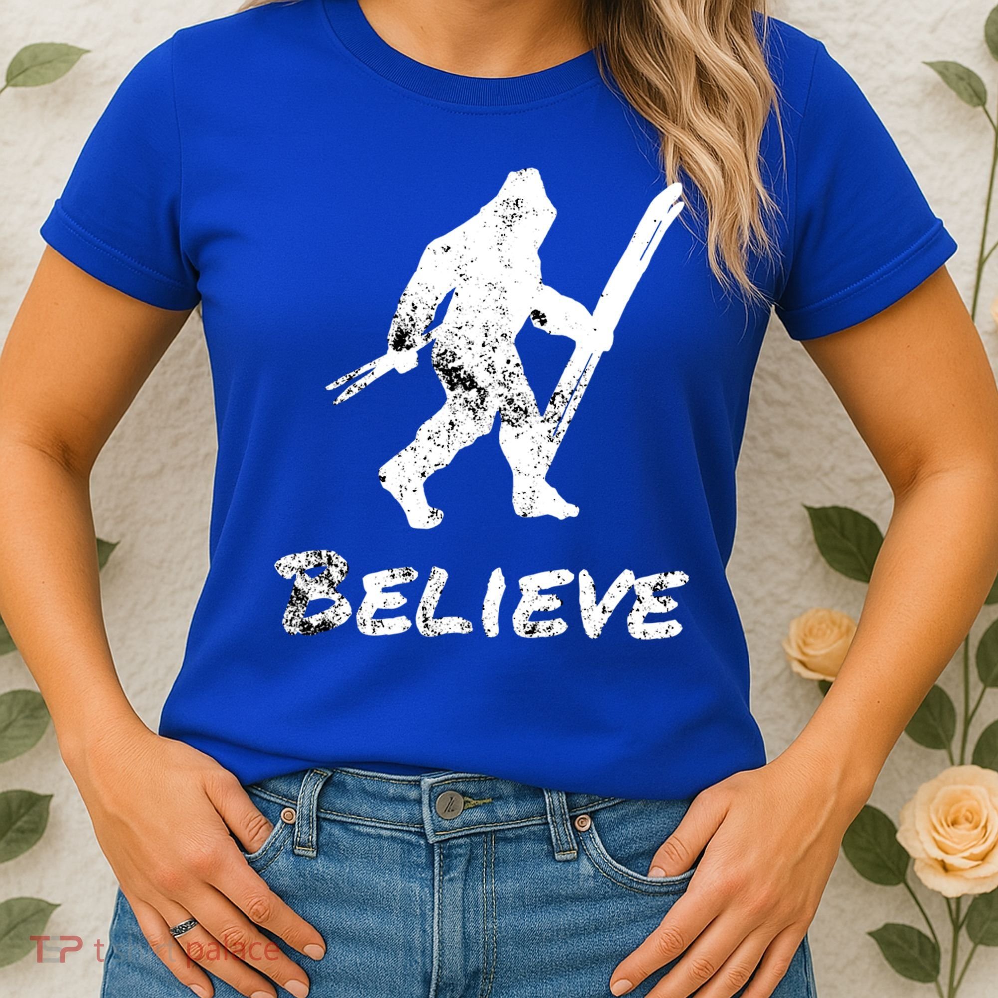 Bigfoot I Believe Skiing Funny Sasquatch Yeti Skiing Gift Women's T-Shirt