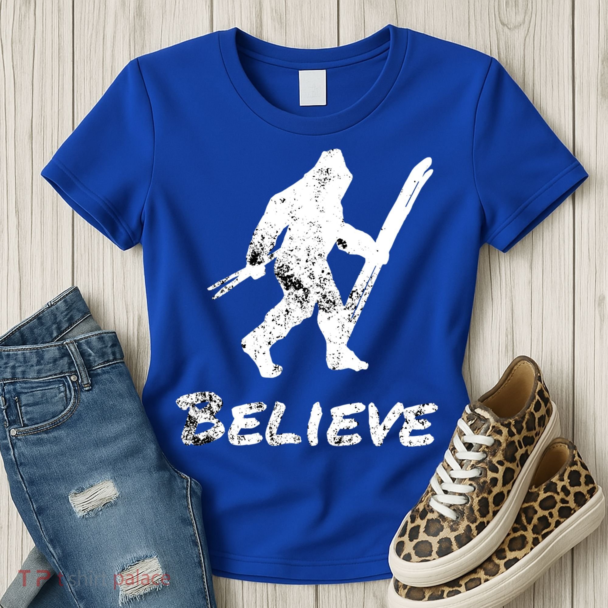 Bigfoot I Believe Skiing Funny Sasquatch Yeti Skiing Gift Women's T-Shirt