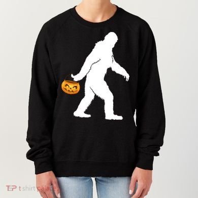 Bigfoot Sasquatch Halloween Pumpkin Women's Sweatshirt