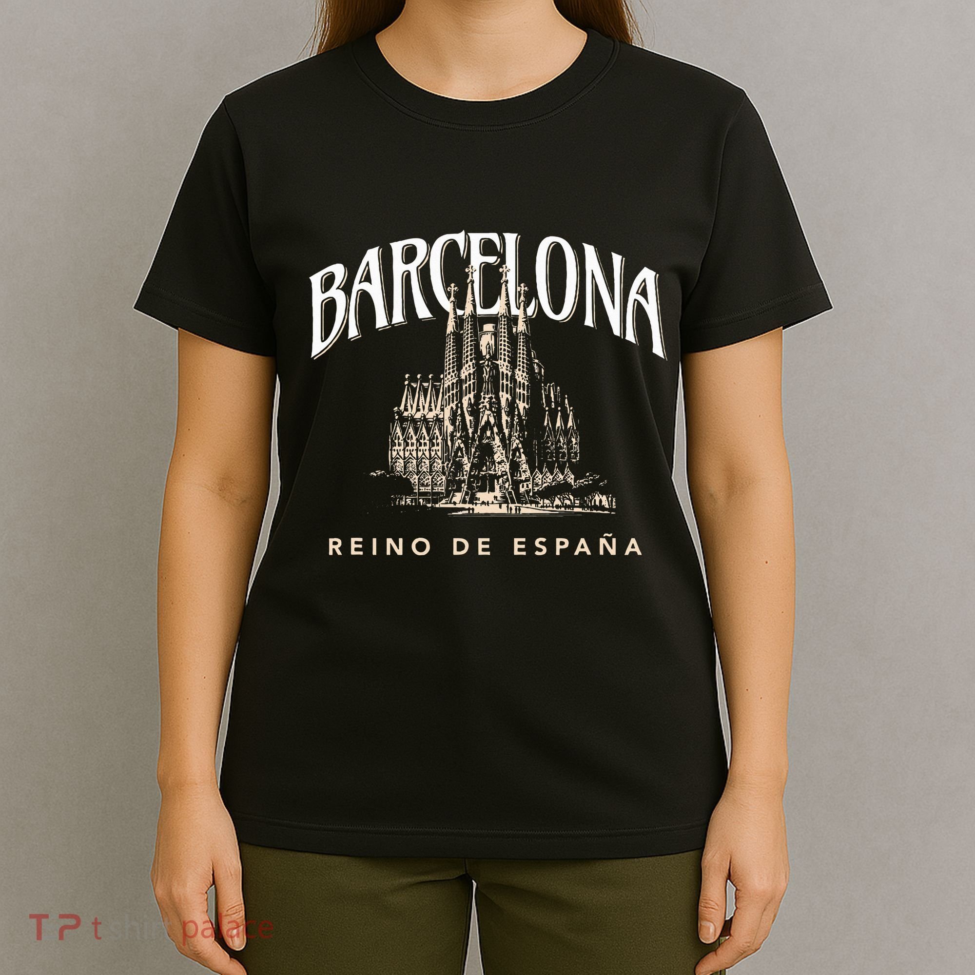 Barcelona La Familia Sagrada Reino De EspañA T-Shirt