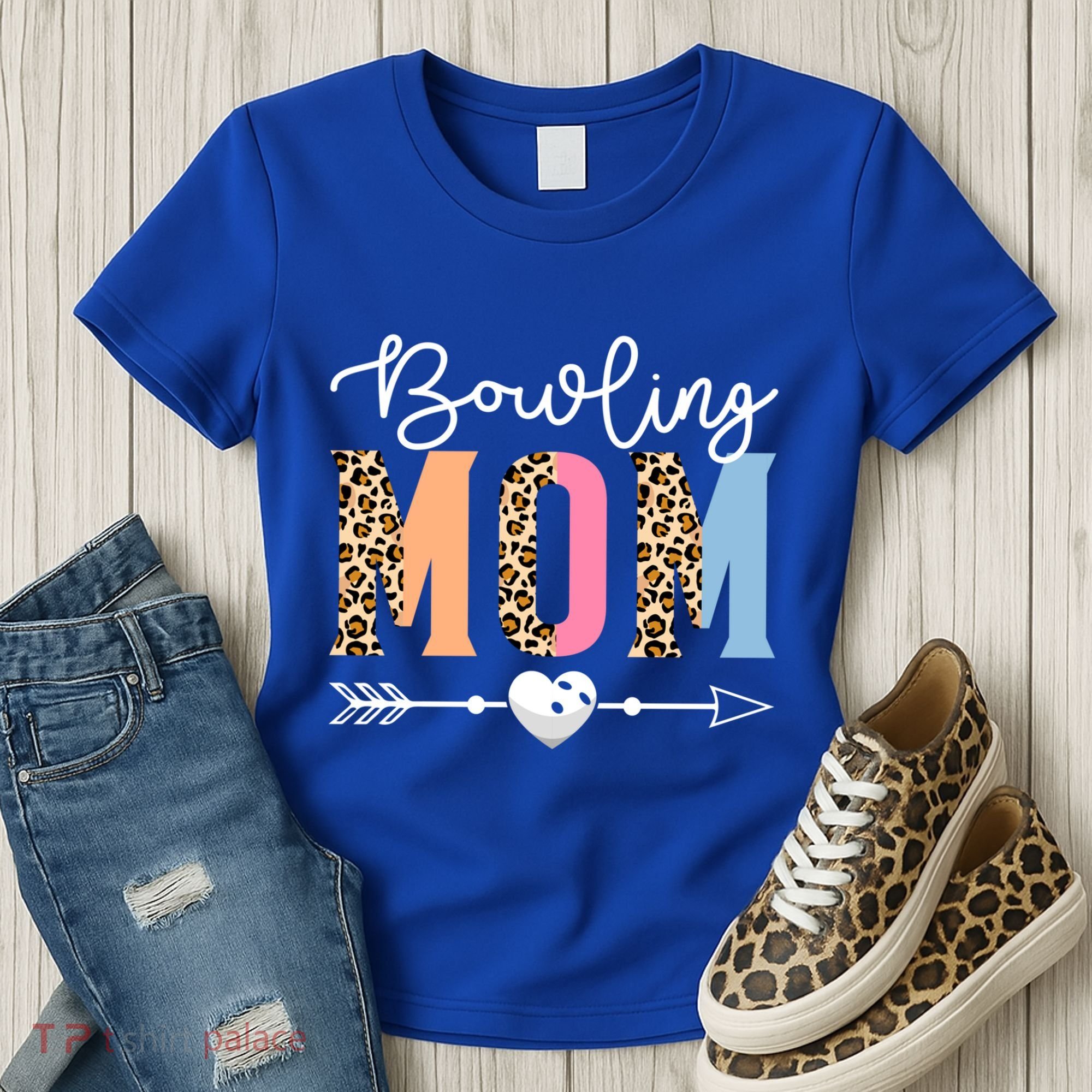 Bowling Mom Cute Bowling Game Mother's Day Leopard Gift Women's T-Shirt