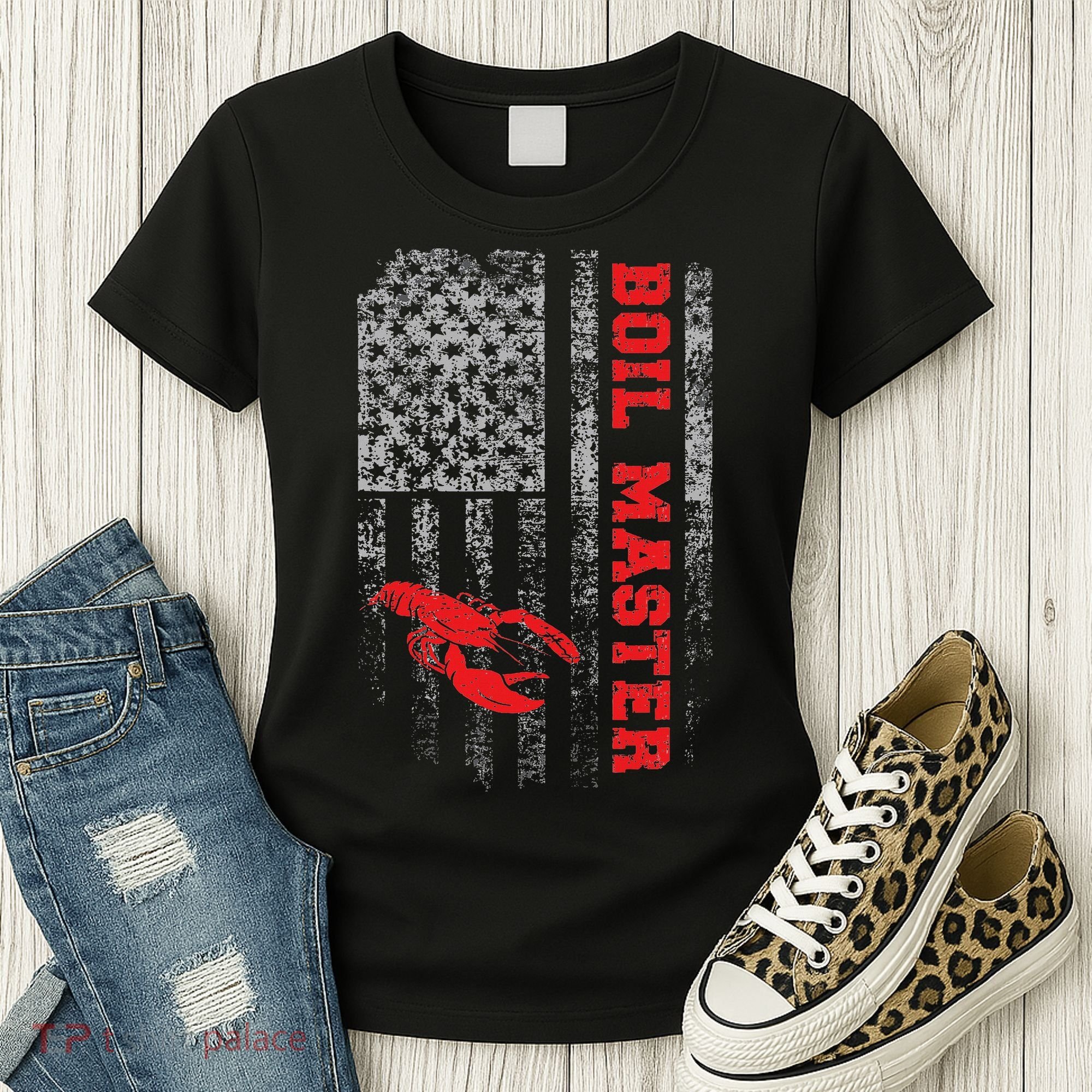 Boil Master Crawfish American Flag Crawdaddy Crayfish Women's T-Shirt