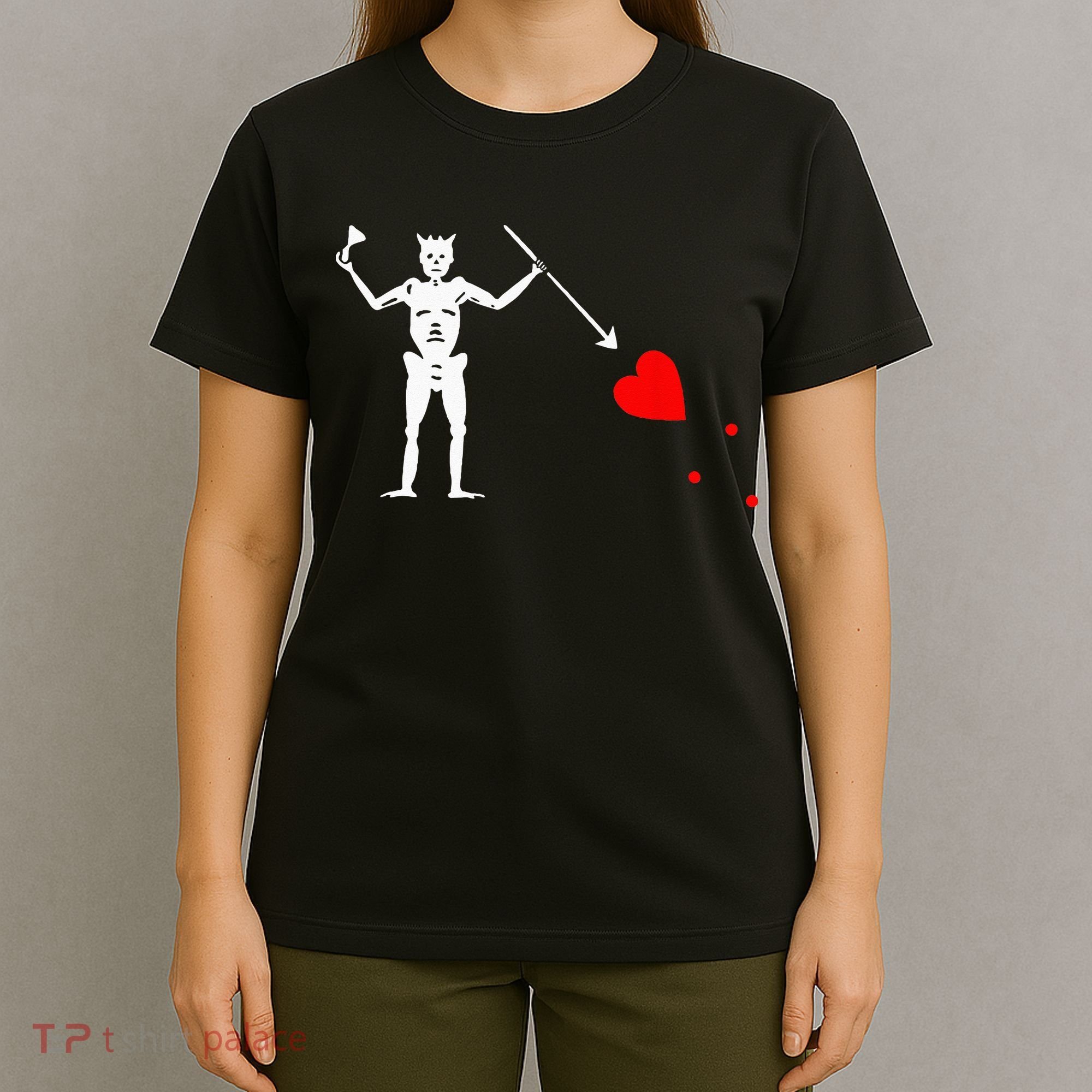 Blackbeard Pirate Flag Jolly Roger Skeleton Halloween T-Shirt
