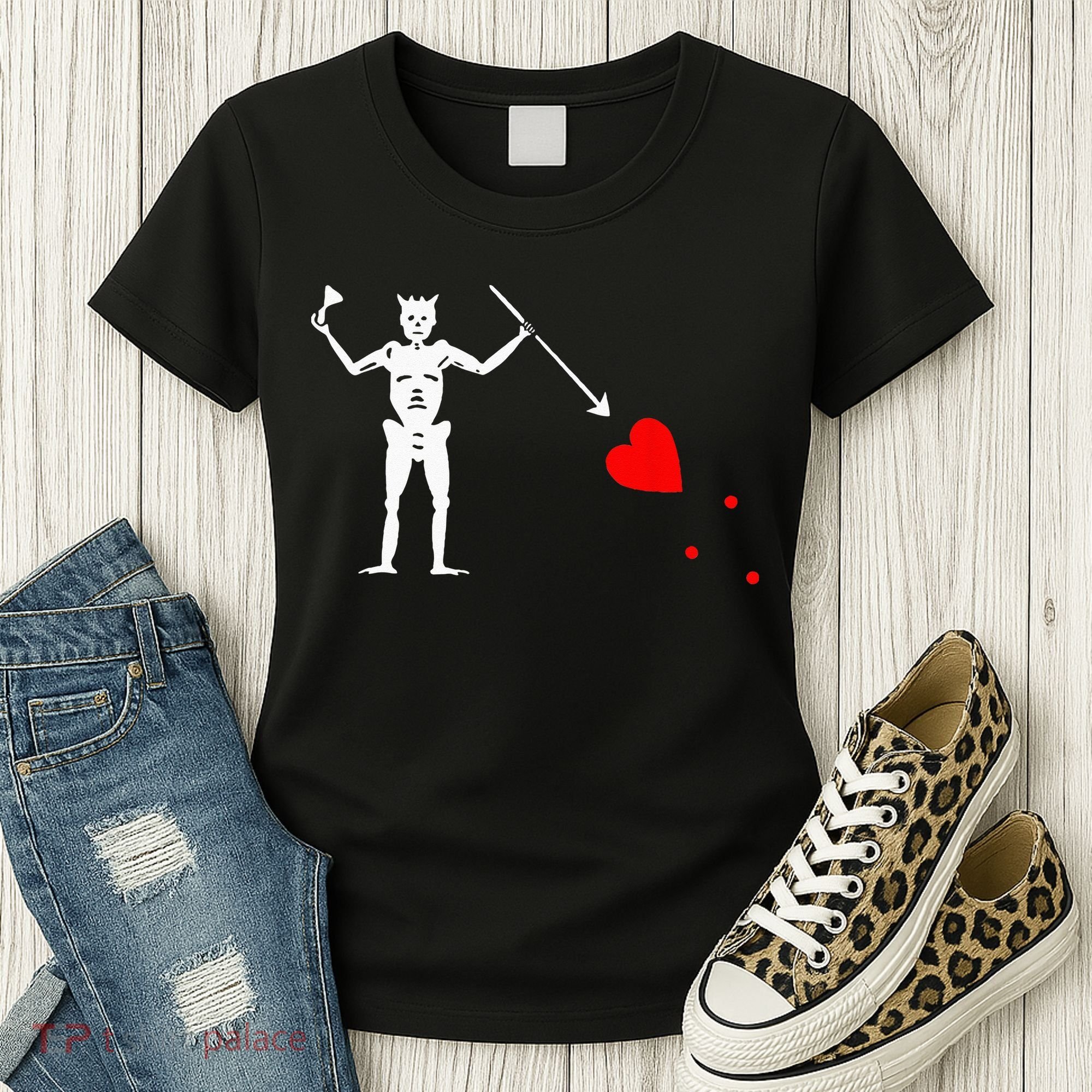 Blackbeard Pirate Flag Jolly Roger Skeleton Halloween Women's T-Shirt