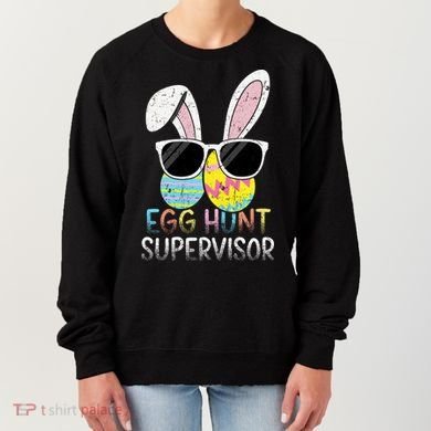 Bunny Rabbit Easter Egg Hunt Supervisor Funny Women's Sweatshirt