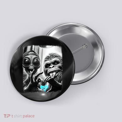 Bigfoot Sasquatch Alien Lovefest Love Hand Sign 0LTD4V Button