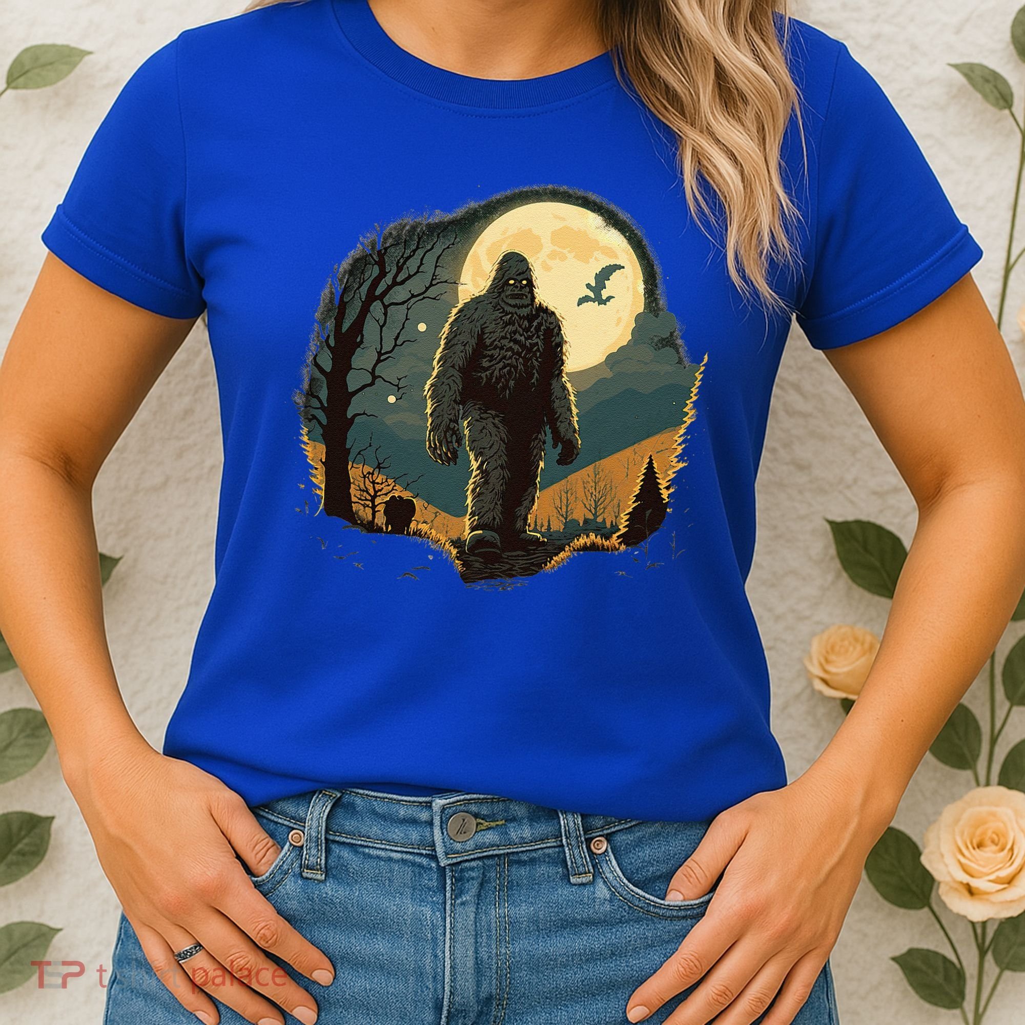 Bigfoot Sasquatch Cool Yeti Halloween Women's T-Shirt
