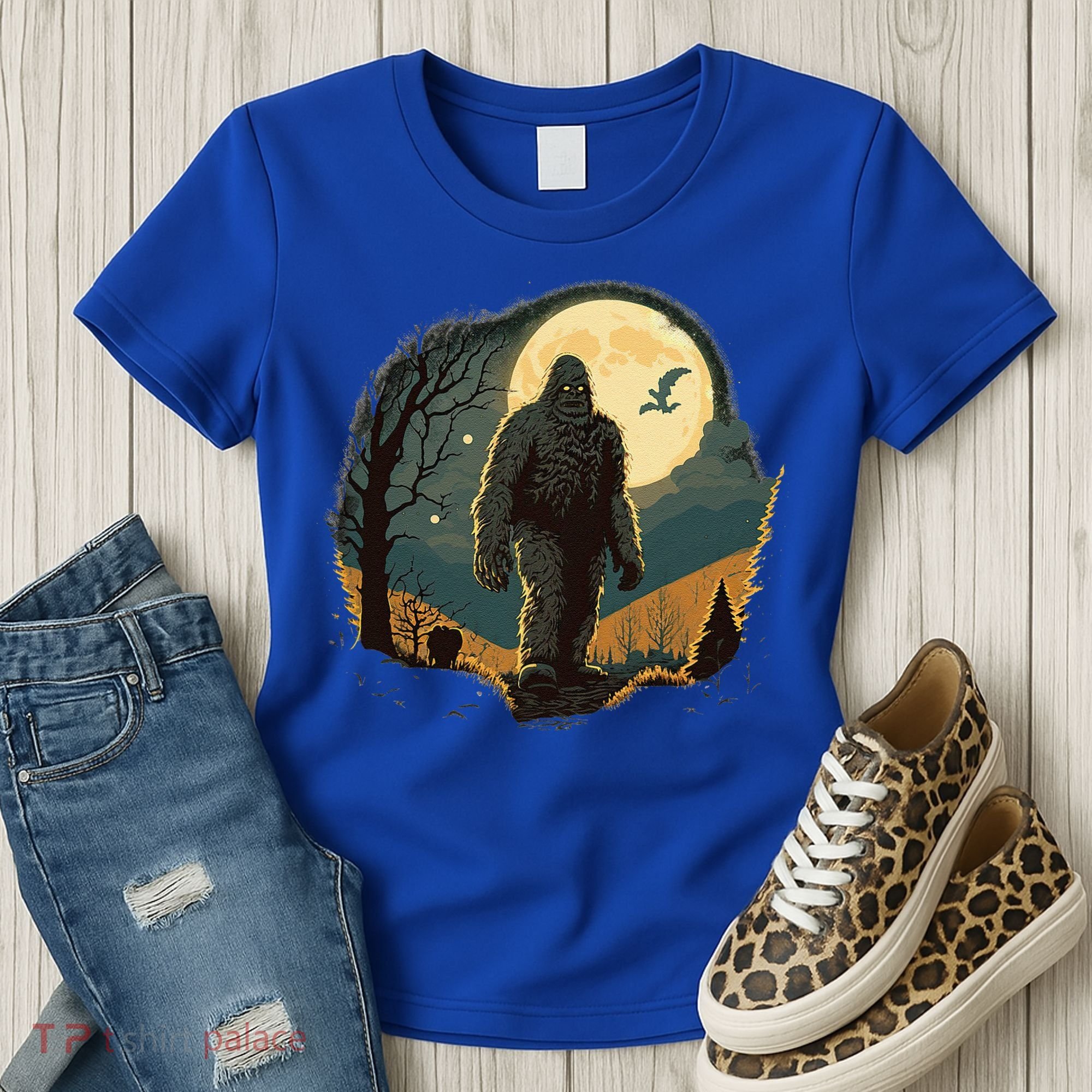 Bigfoot Sasquatch Cool Yeti Halloween Women's T-Shirt