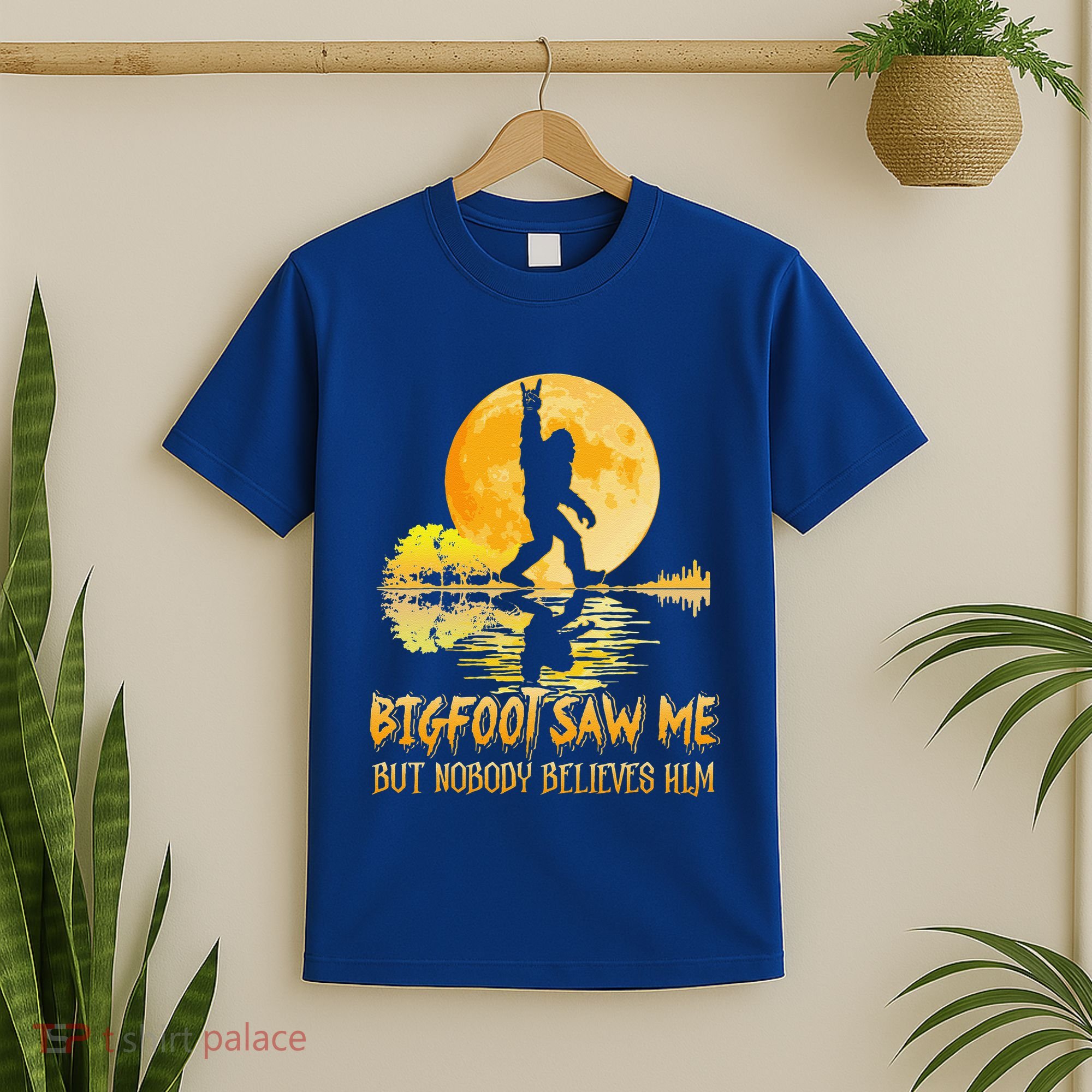 Bigfoot Saw Me But Nobody Believes Him Halloween Bigfoot T-Shirt