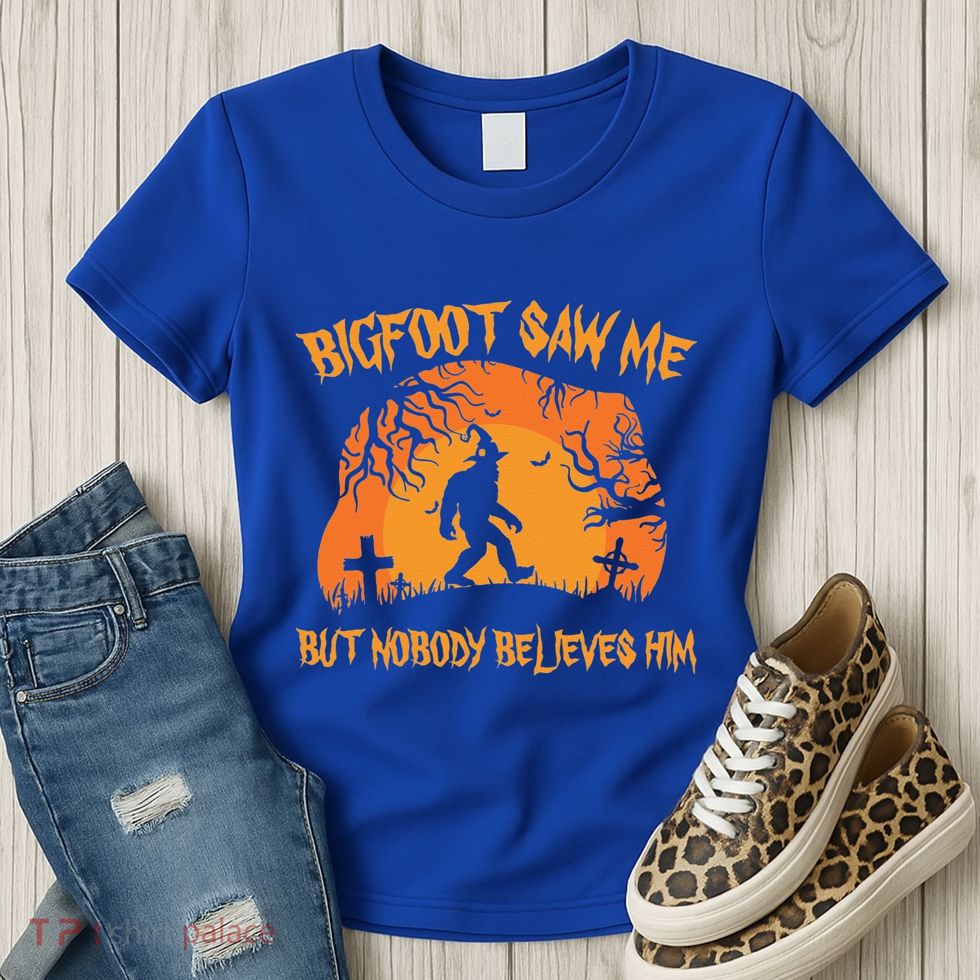 Bigfoot Saw Me But Nobody Believes Him Sasquatch Halloween Women's T-Shirt