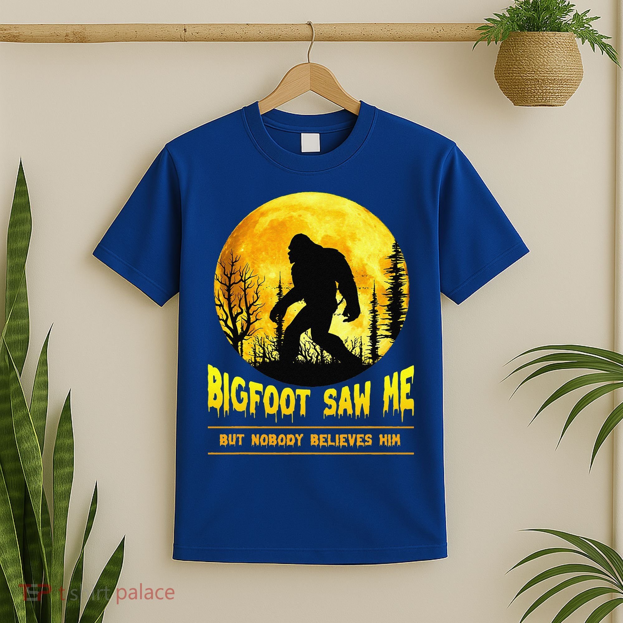 Bigfoot Saw Me Nobody Believes Him Funny Halloween Costume T-Shirt