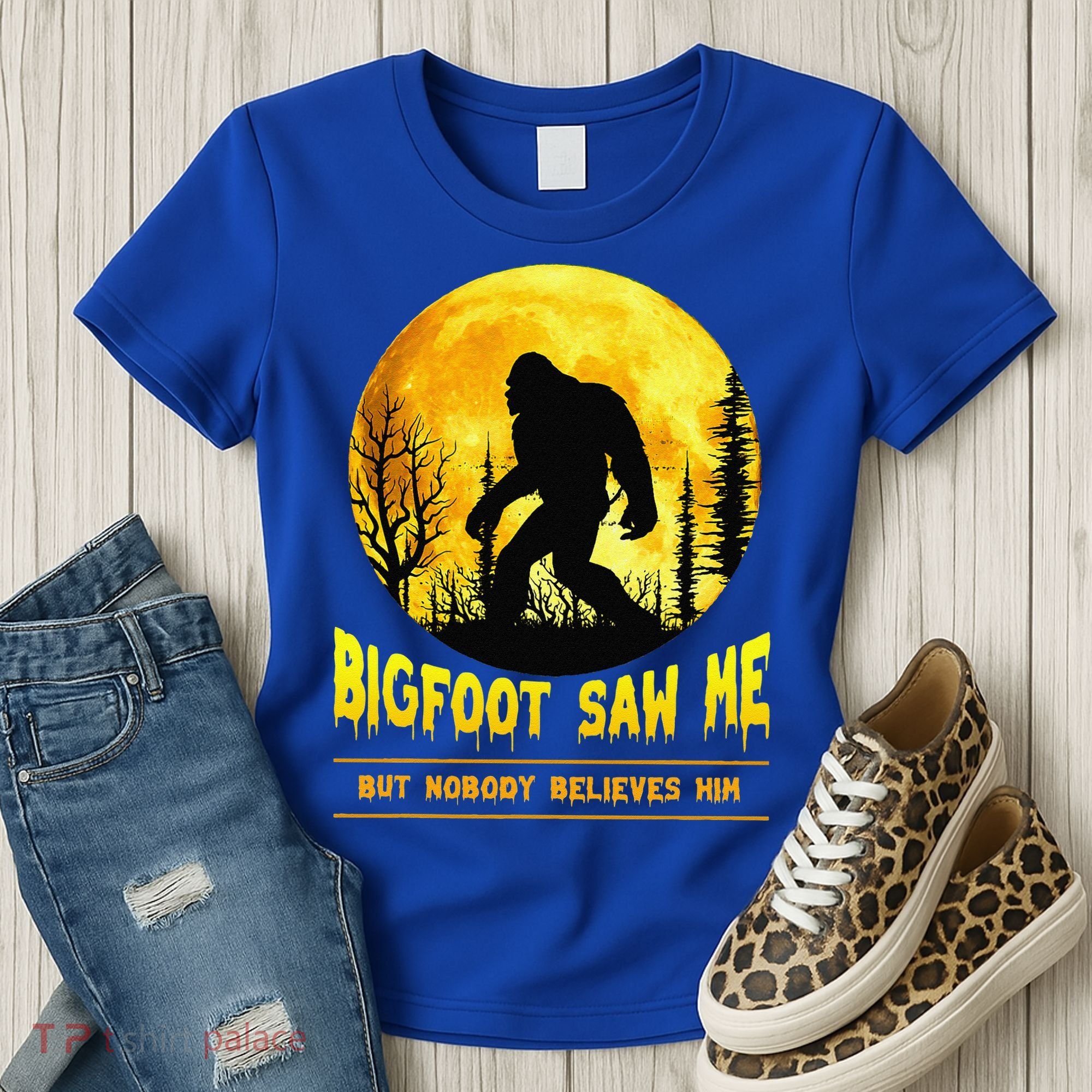 Bigfoot Saw Me Nobody Believes Him Funny Halloween Costume Women's T-Shirt
