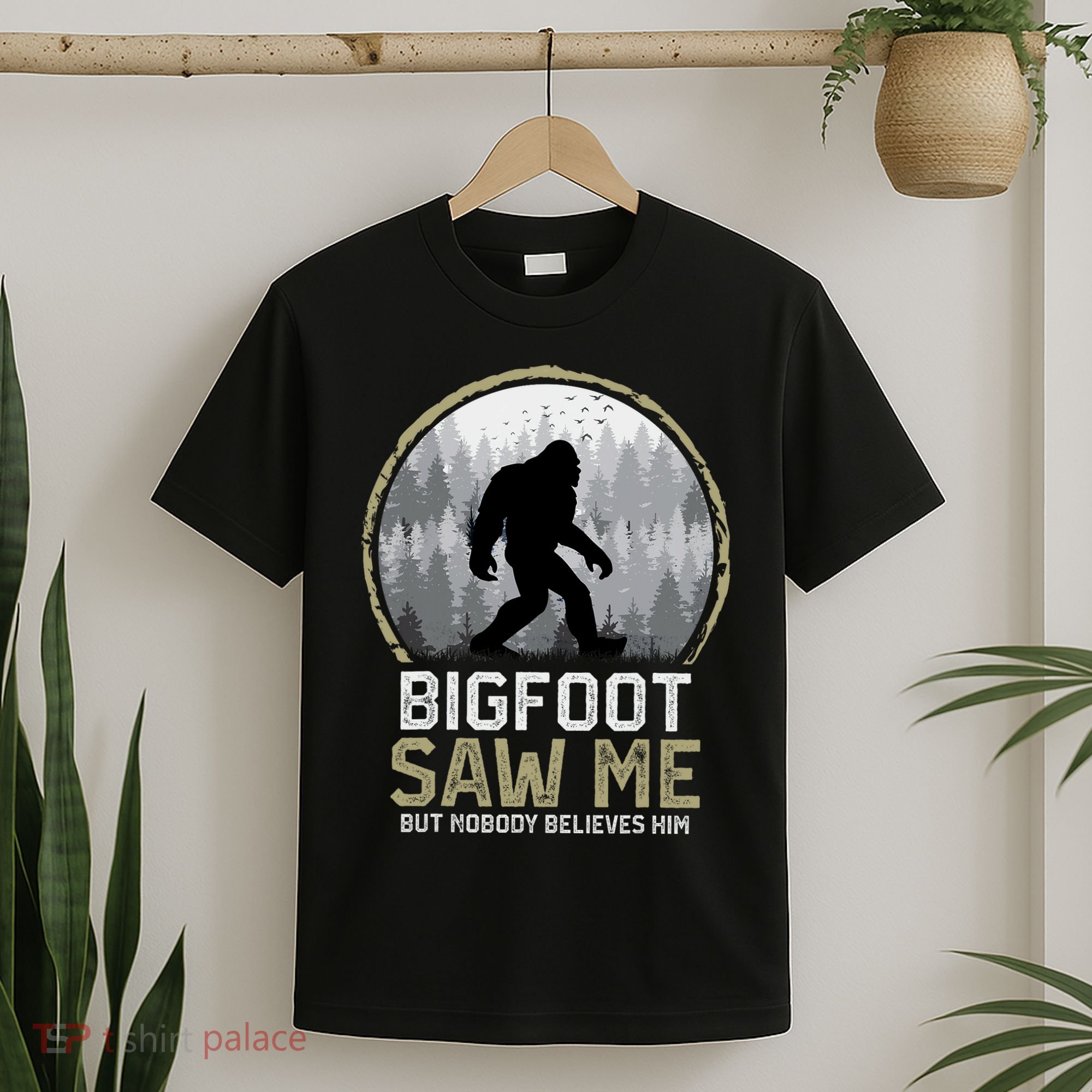 Bigfoot Saw Me Nobody Believes Him Funny Sasquatch Bigfoot T-Shirt