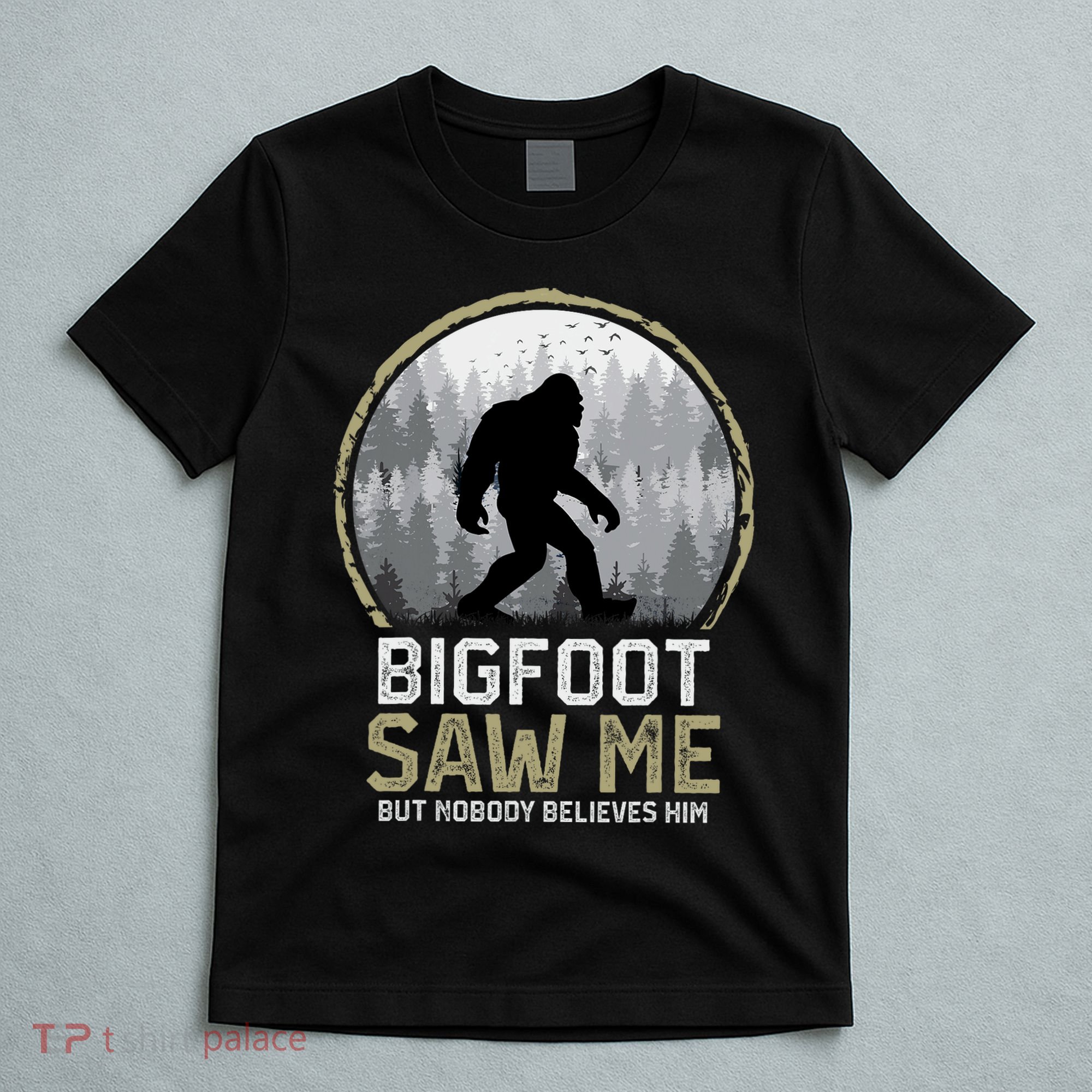 Bigfoot Saw Me Nobody Believes Him Funny Sasquatch Bigfoot T-Shirt