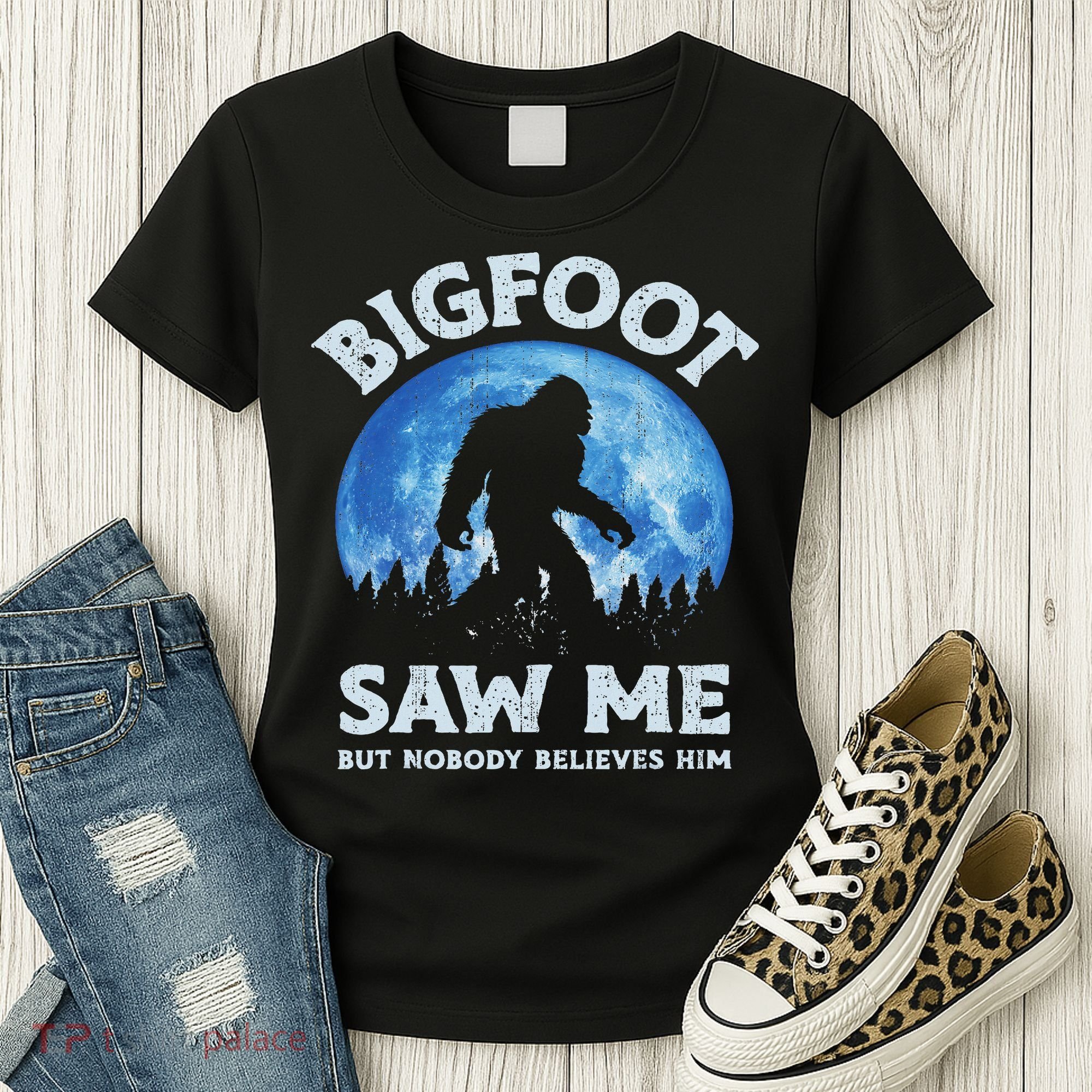 Bigfoot Saw Me But Nobody Believes Him Funny Sasquatch Retro Women's T-Shirt