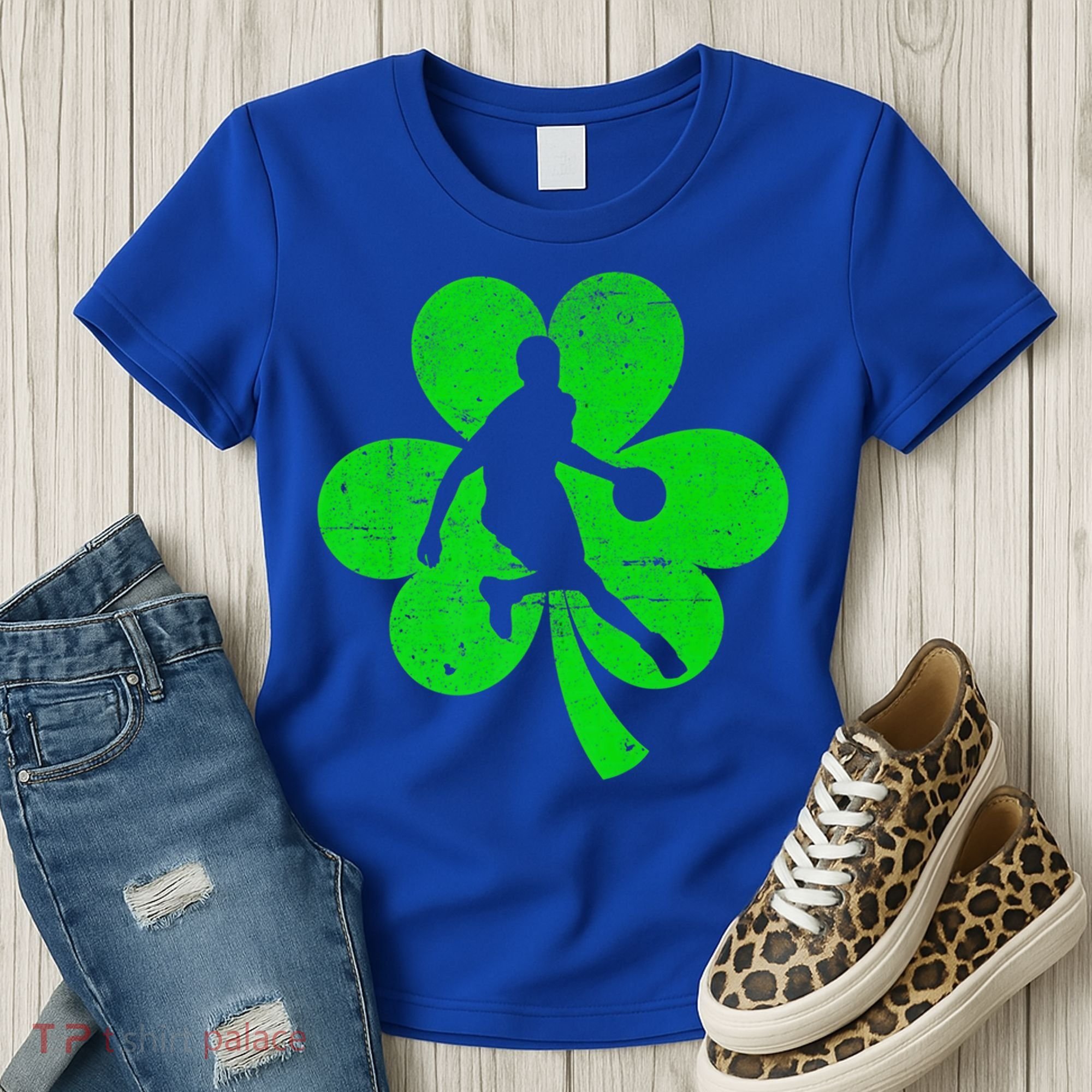 Basketball Sports St Patrick's Day Retro Shamrock Irish Gift Women's T-Shirt