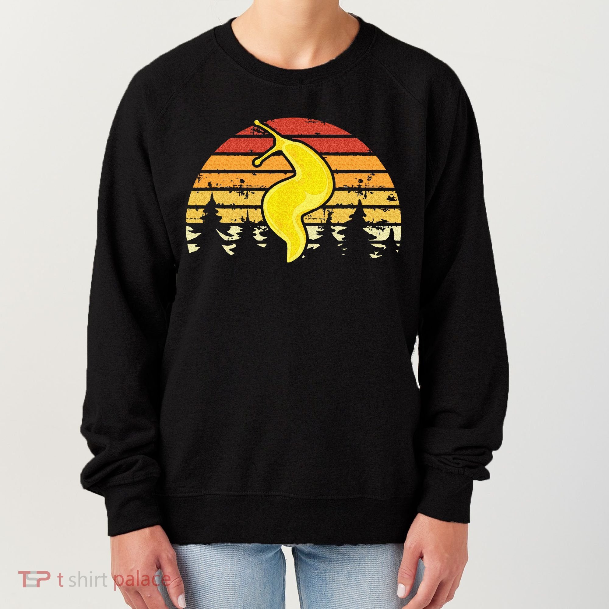 Banana Slug – Spotted Banana Slug Species Climbing Slug Women's Sweatshirt