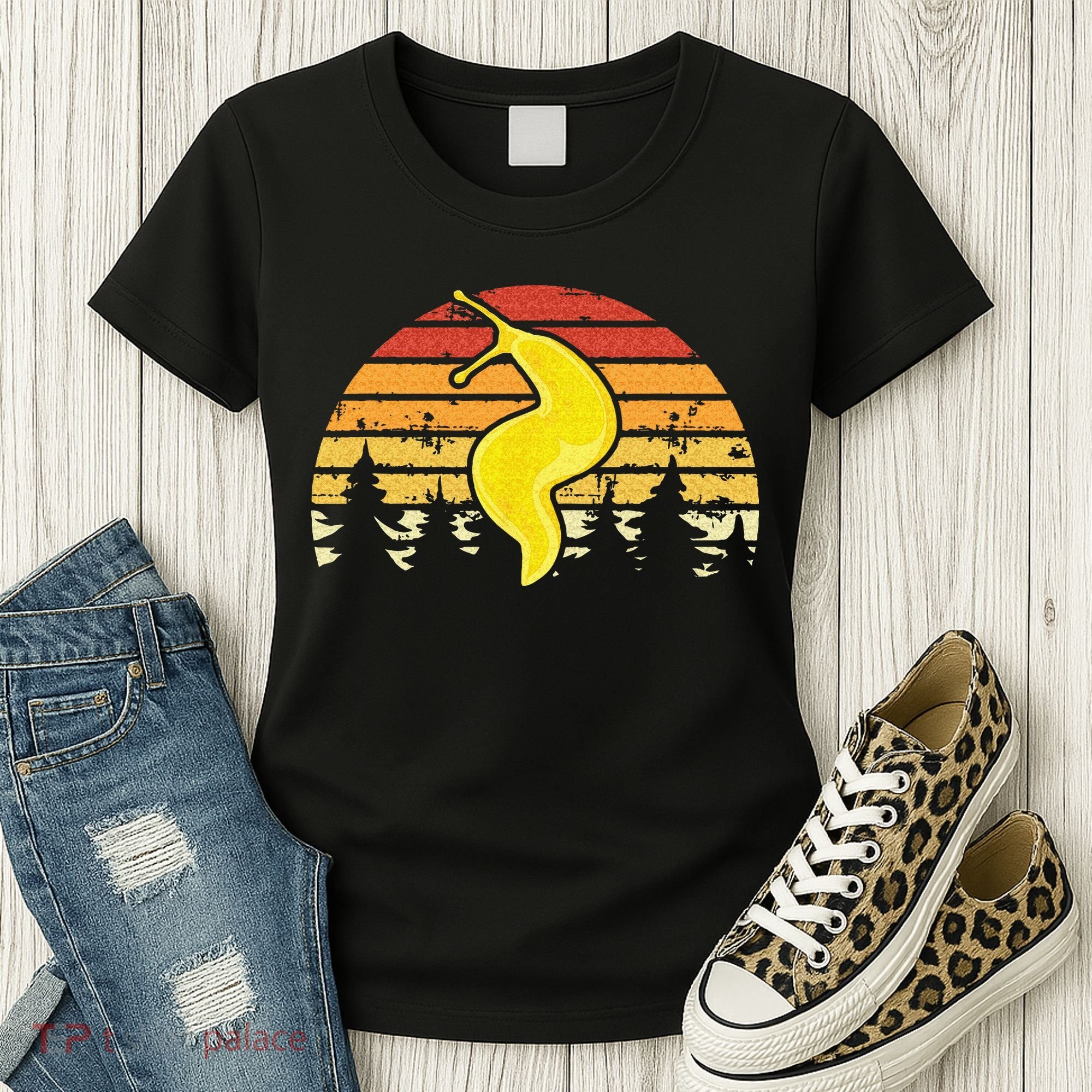 Banana Slug – Spotted Banana Slug Species Climbing Slug Women's T-Shirt