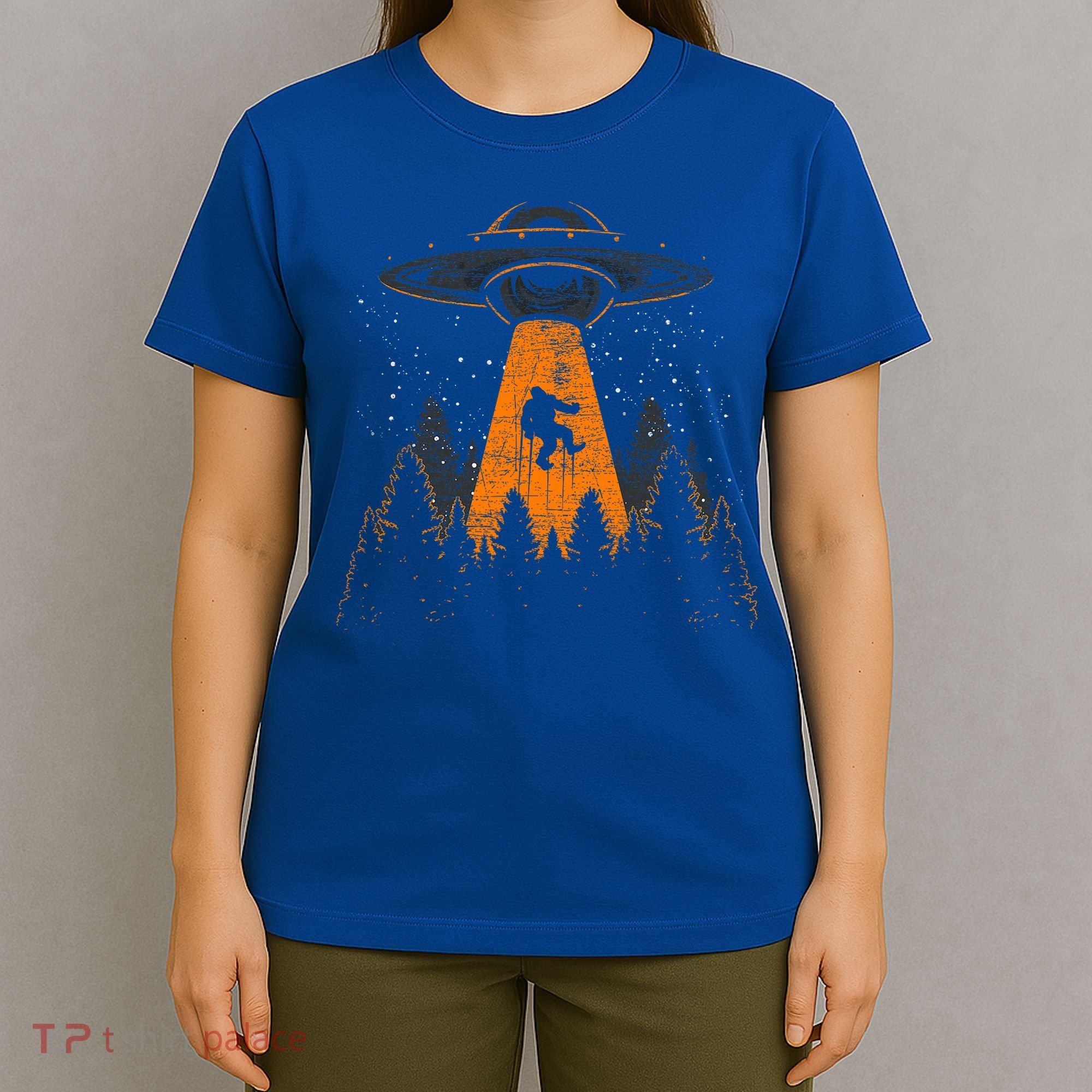 Bigfoot Sasquatch Ufo Alien Abduction Yeti Cryptid Bigfoot T-Shirt