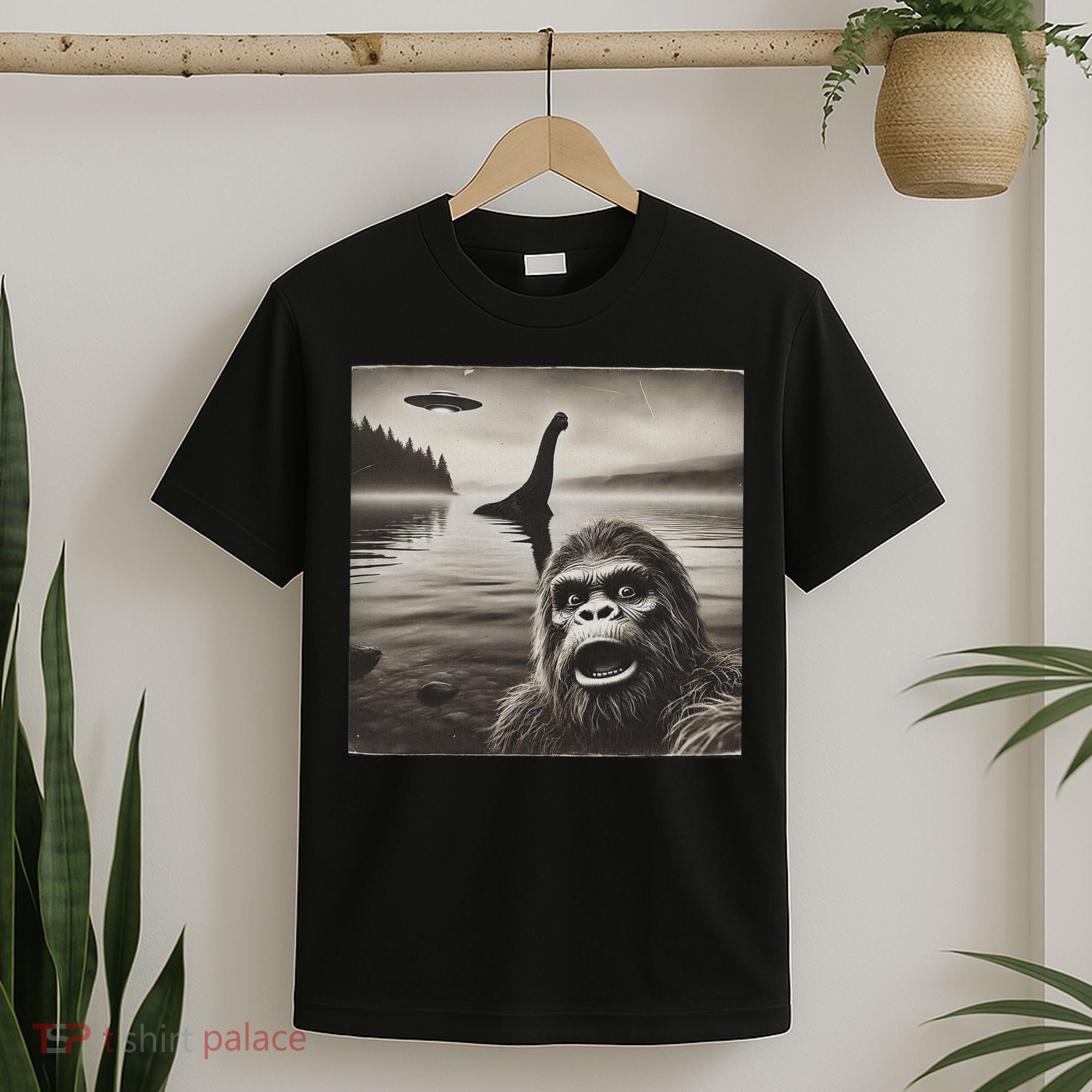 Bigfoot Selfie With Loch Ness Monster And Ufo Aliens T-Shirt