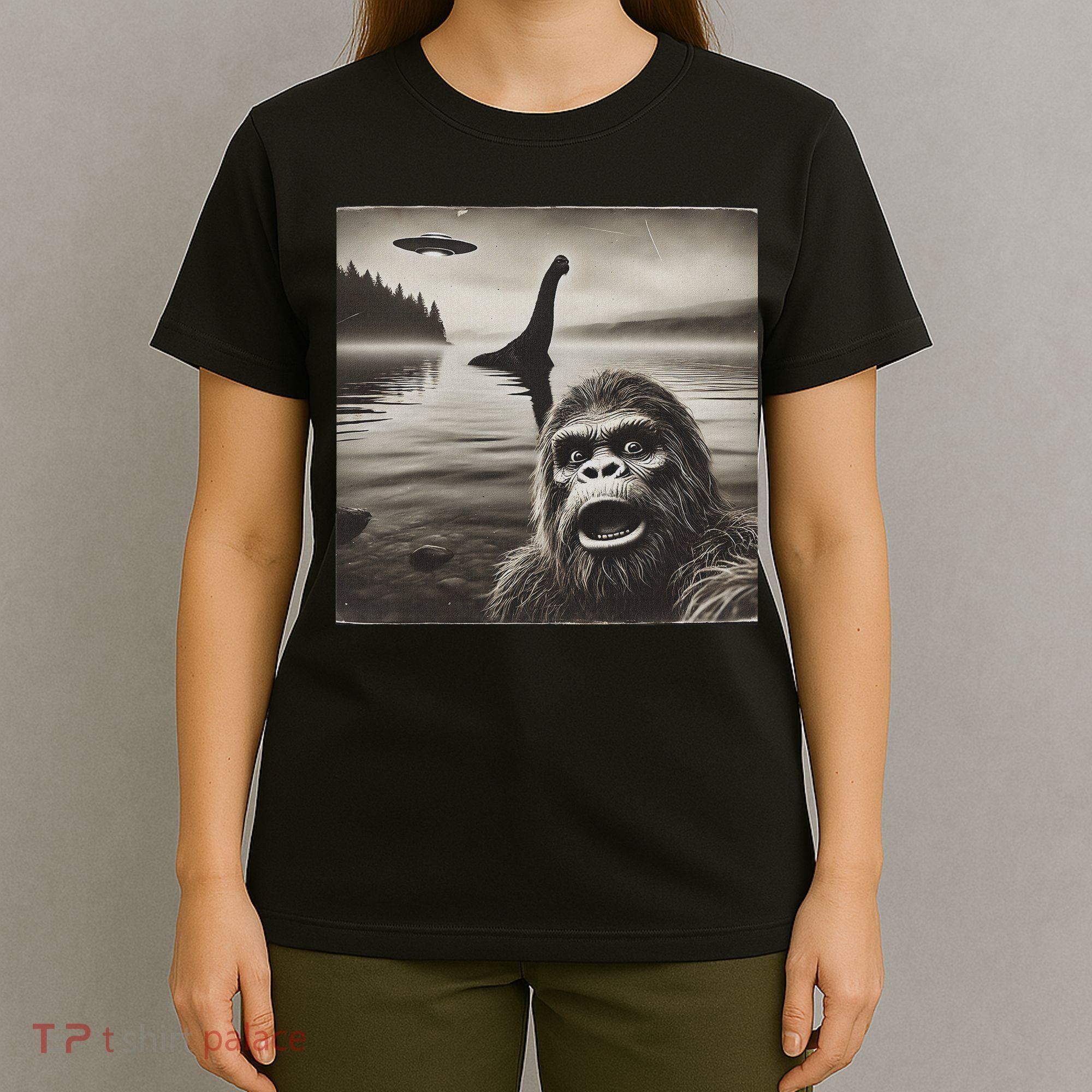 Bigfoot Selfie With Loch Ness Monster And Ufo Aliens T-Shirt
