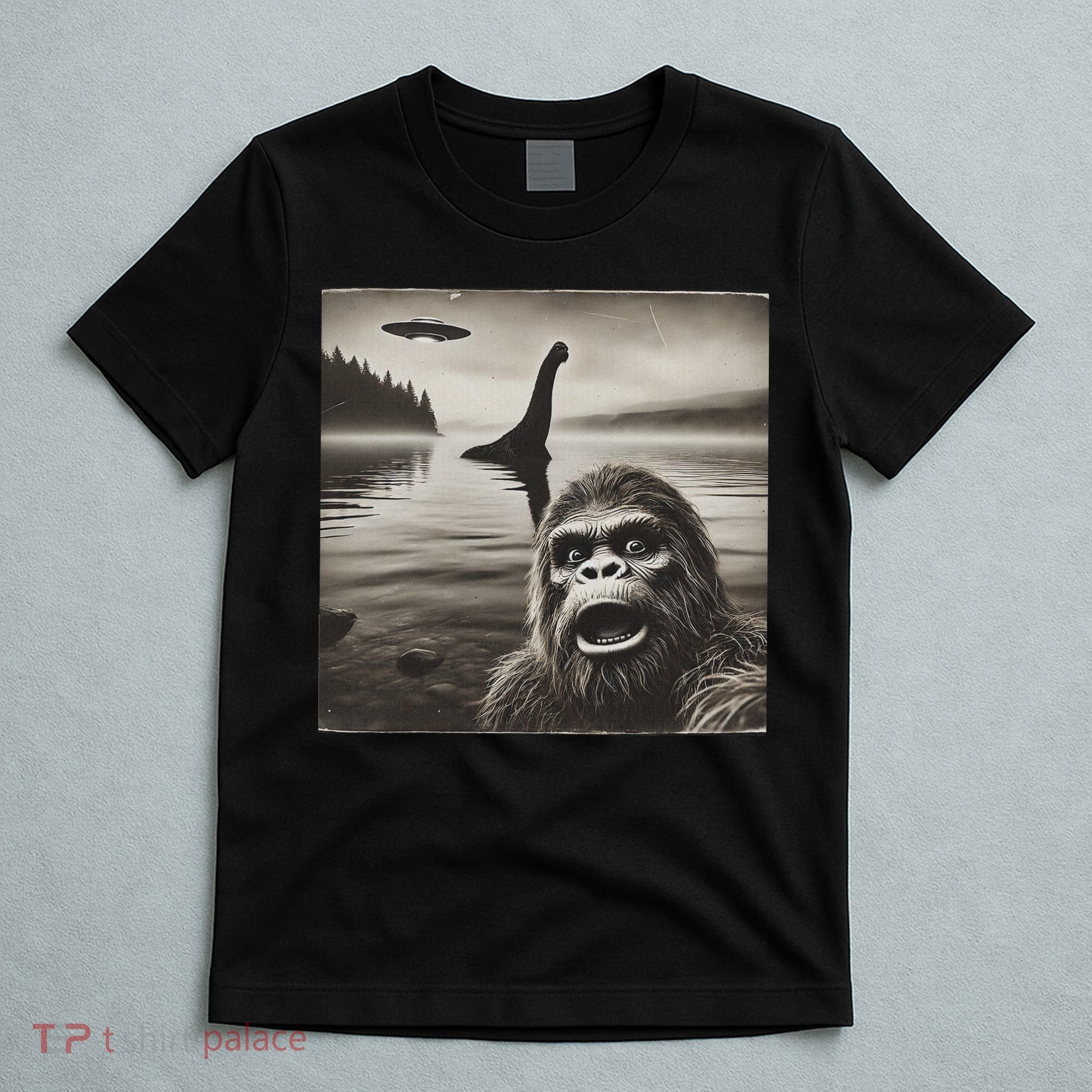 Bigfoot Selfie With Loch Ness Monster And Ufo Aliens T-Shirt