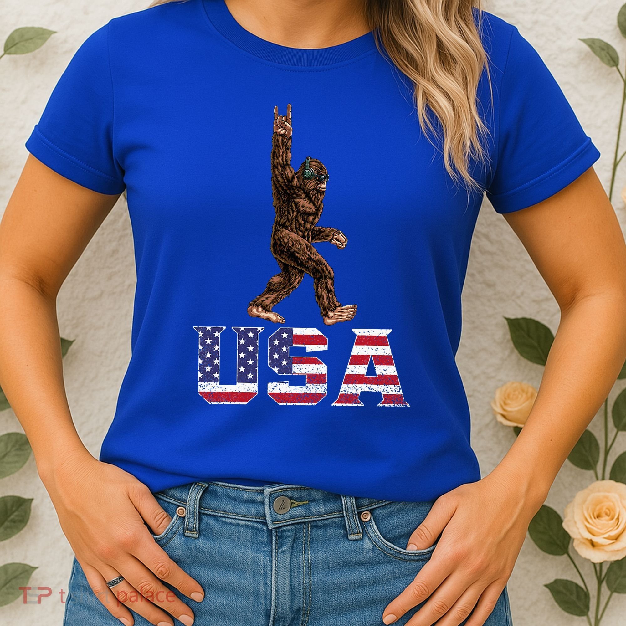 Bigfoot Usa Patriotic For Sasquatch Rock On Women's T-Shirt