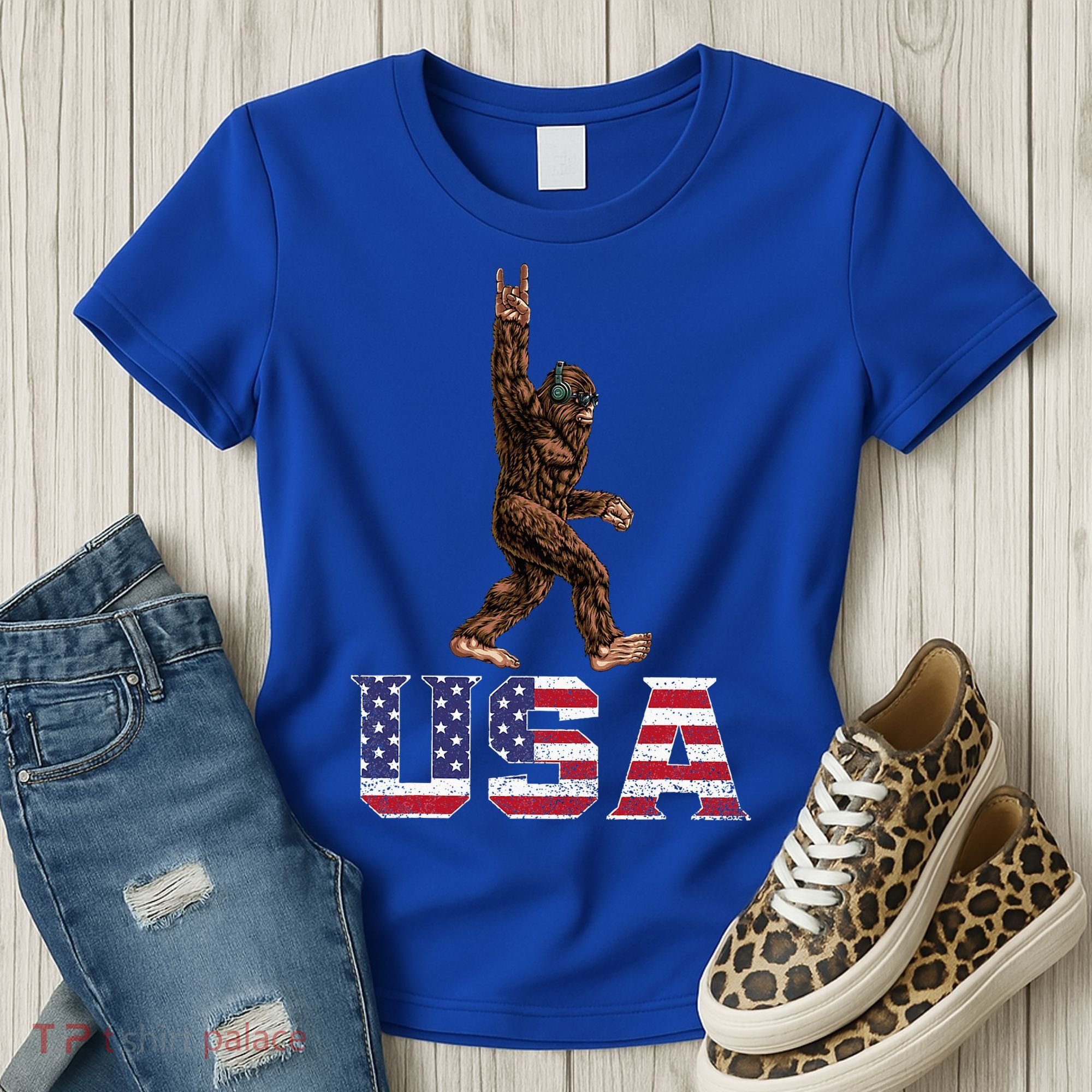 Bigfoot Usa Patriotic For Sasquatch Rock On Women's T-Shirt