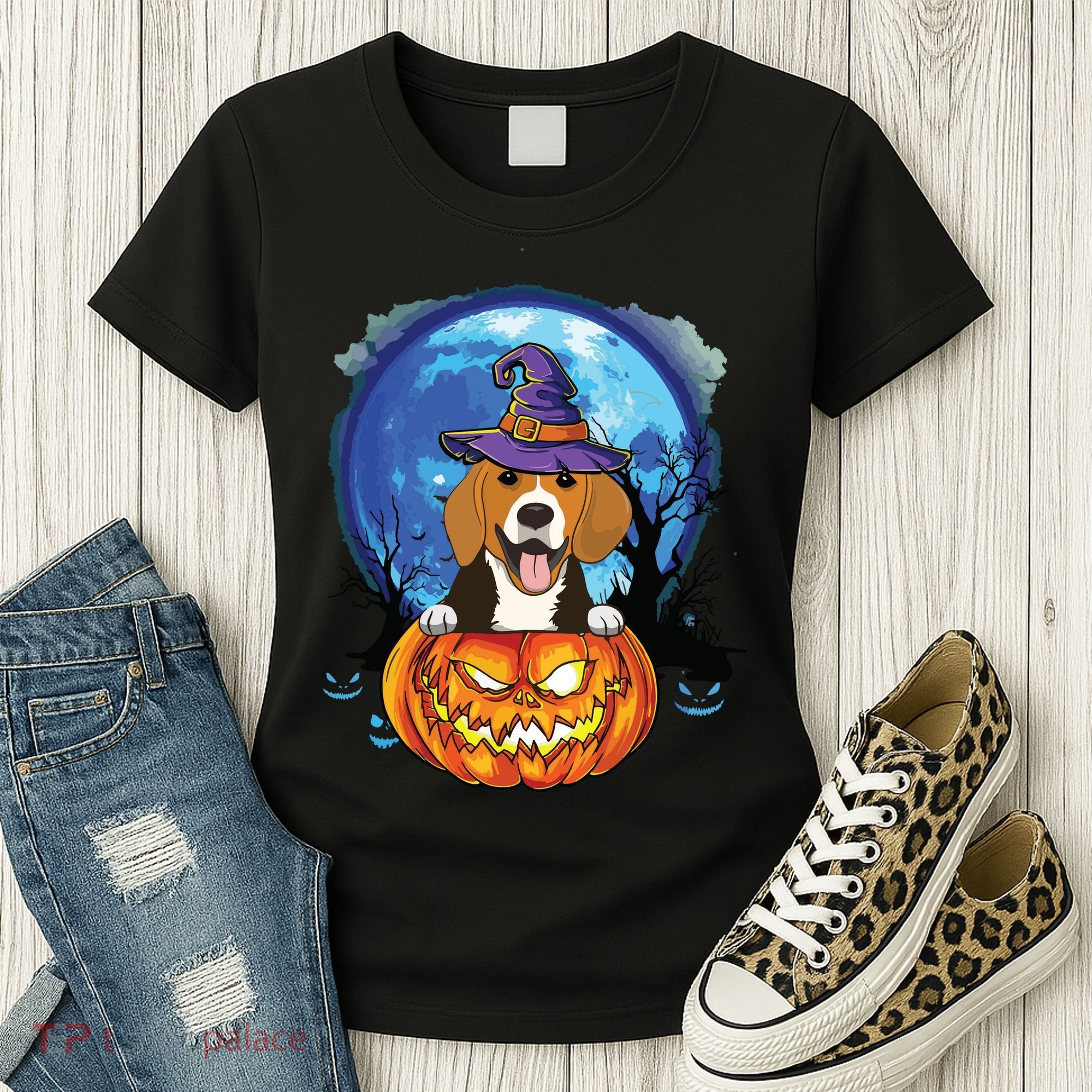 Beagle Witch Hat Pumpkin Scary Halloween Dog Lovers Women's T-Shirt