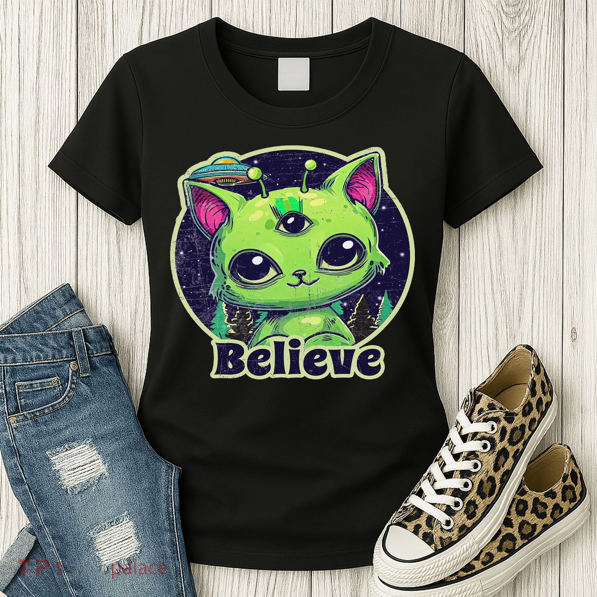 Cute Alien Cat Belive In Ufo Kawaii Women's T-Shirt