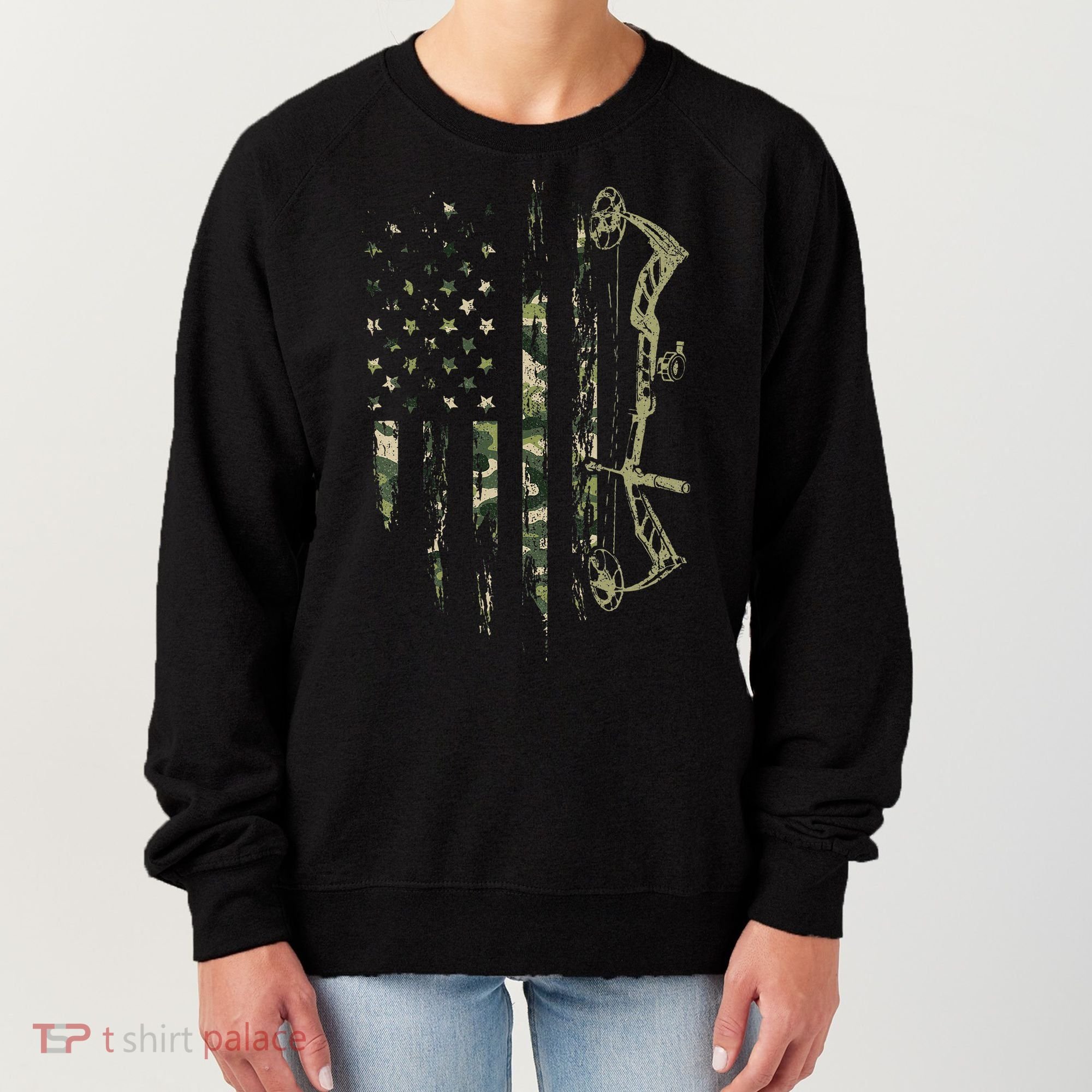 Camo American Flag Bowhunting Bow Archery Deer Hunting Gift Women's Sweatshirt
