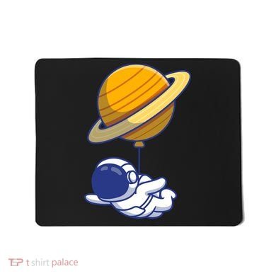 Cute Astronaut Floating On With Saturn Balloon Mousepad