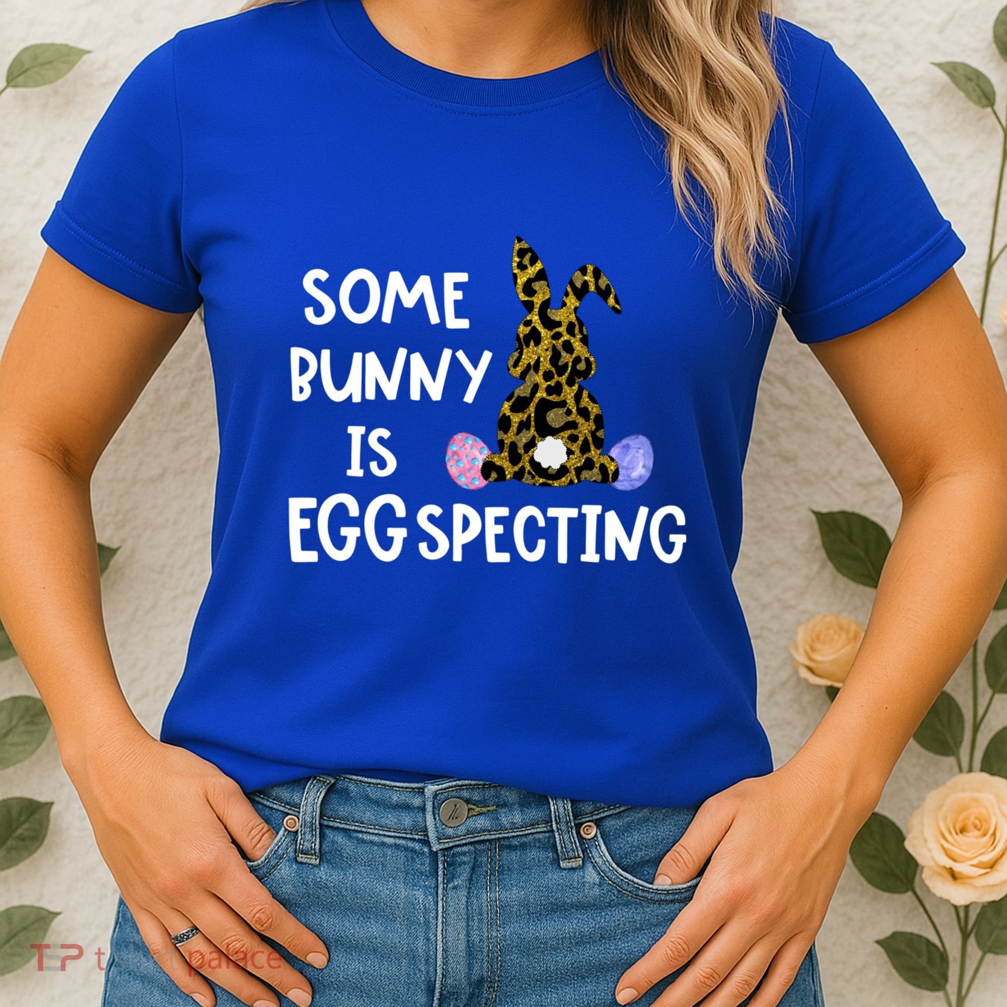 Cute Announcefunny Gift Easter Expecting Pregnant Mom Gift Women's T-Shirt