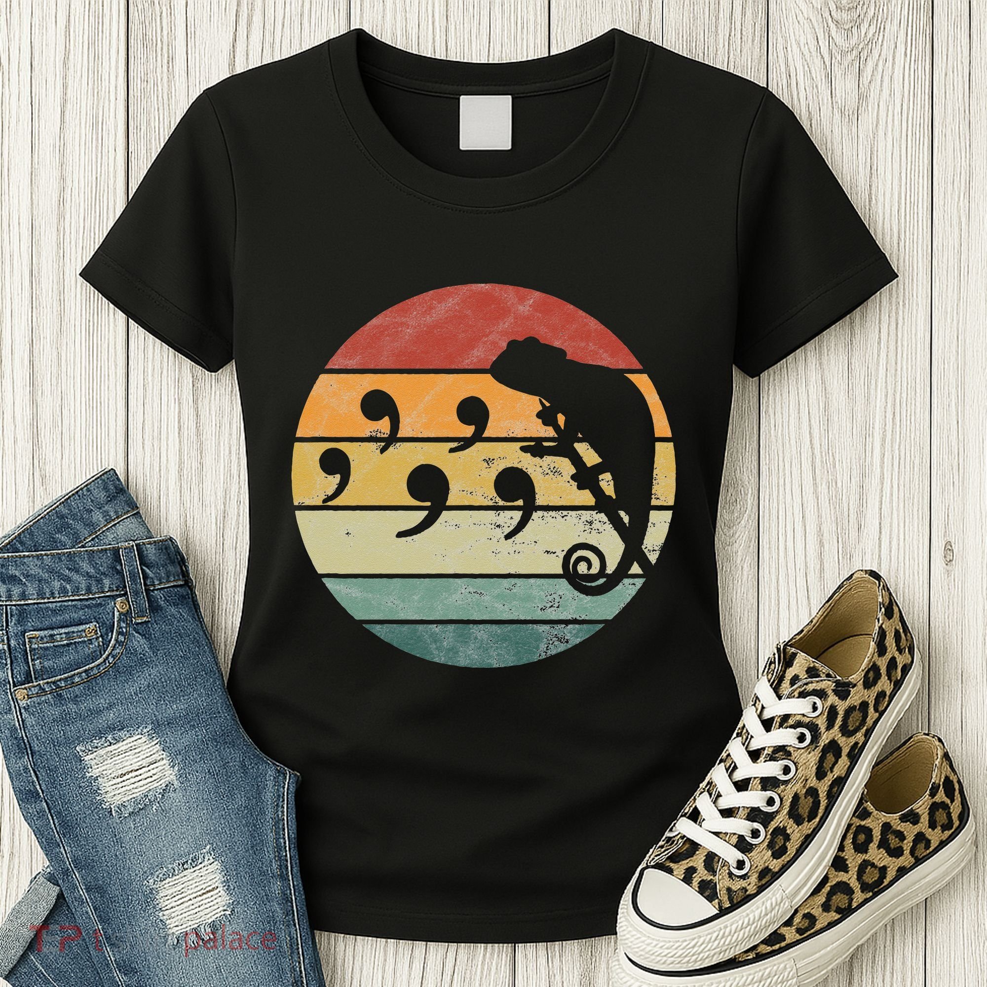 Comma Chameleon Women's T-Shirt