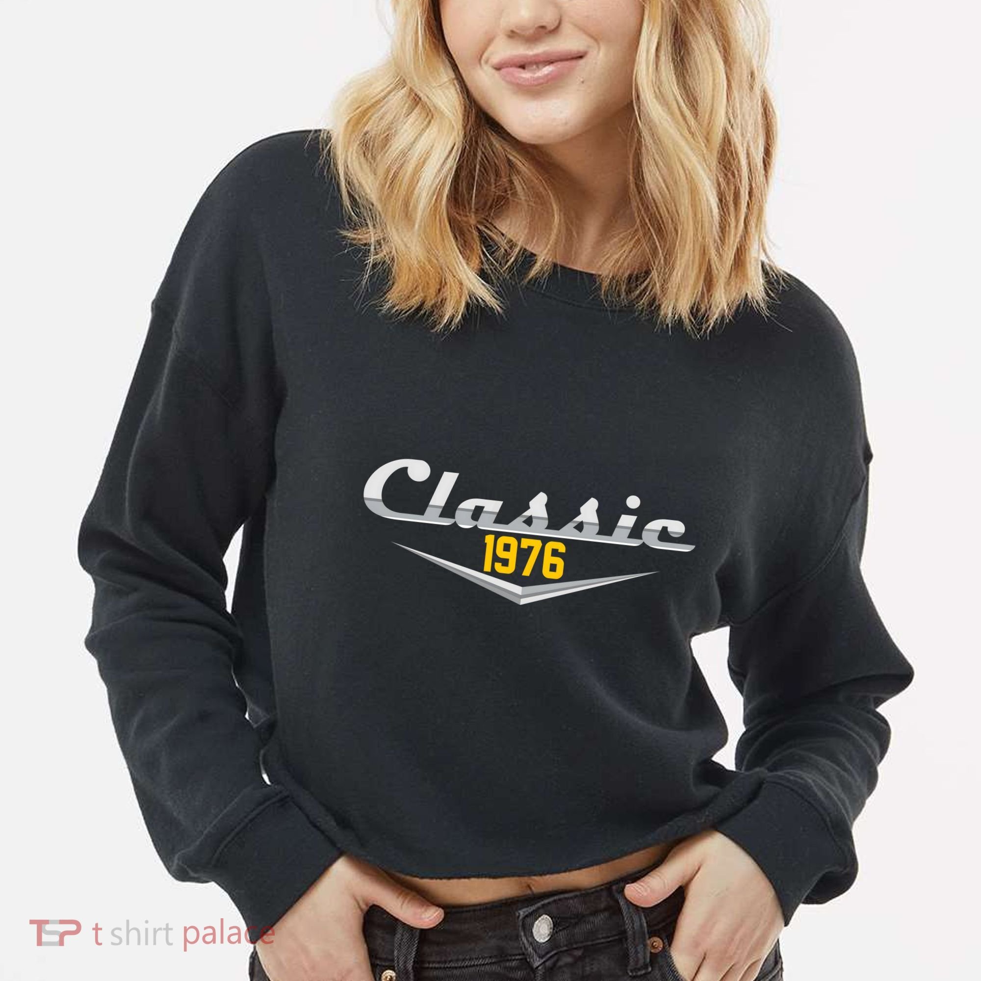 Classic Car Emblem 1976 50th Birthday Cropped Pullover Crew