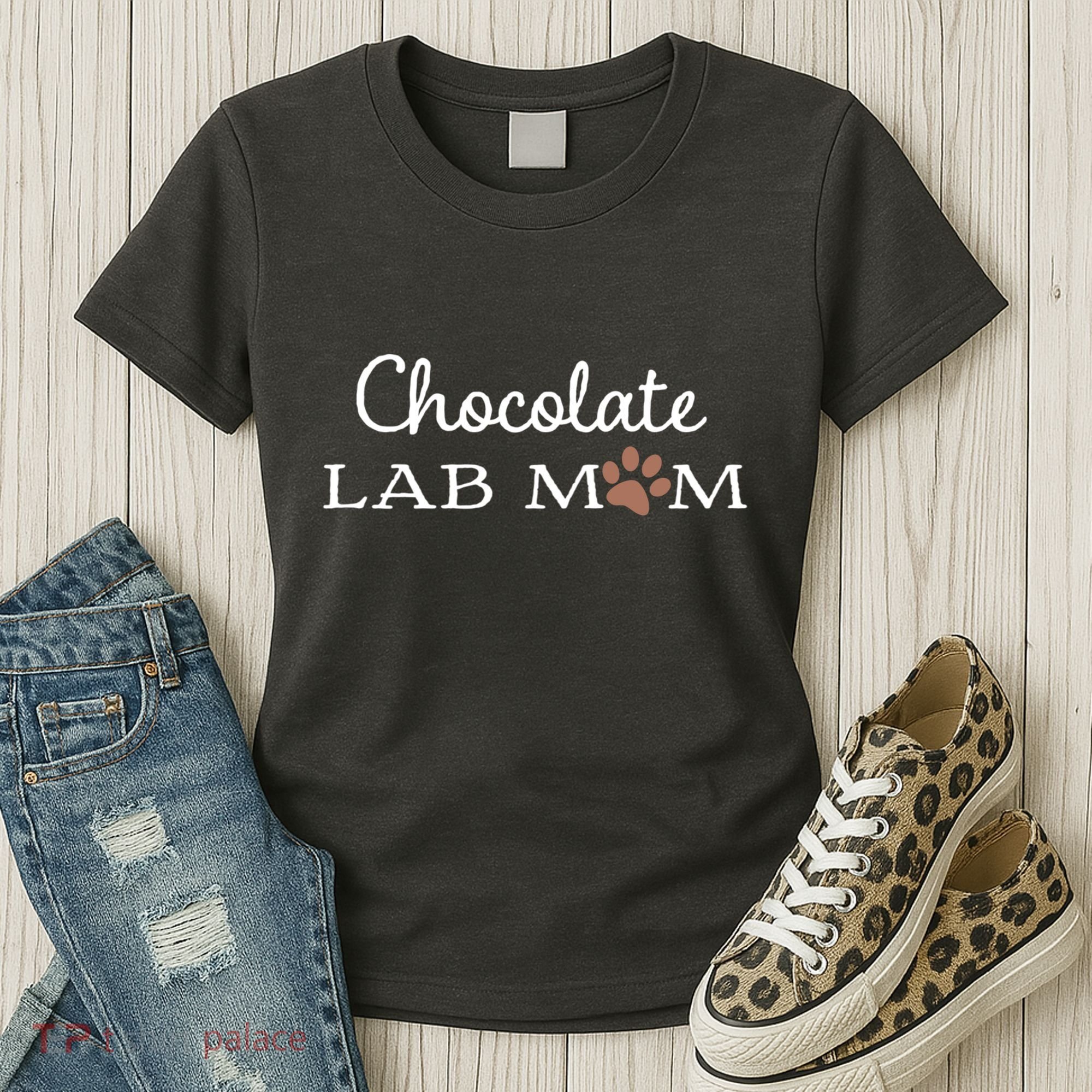 Cute Chocolate Lab Mom Gift For Lovers Women's T-Shirt