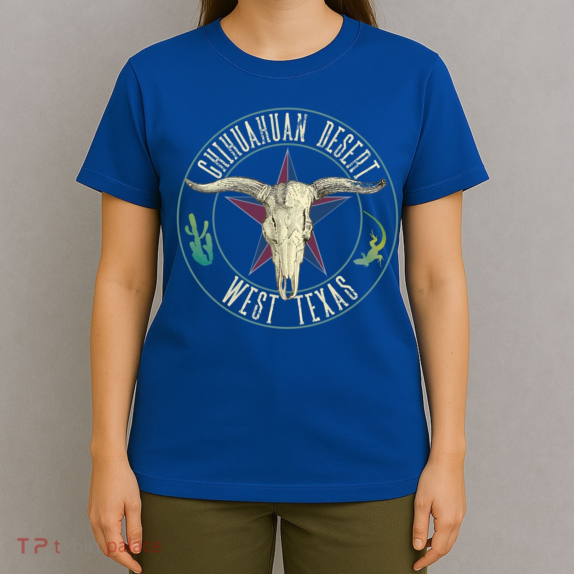 Chihuahuan Desert West Texas Cow Skull Lizard Cactus Star Gift T-Shirt