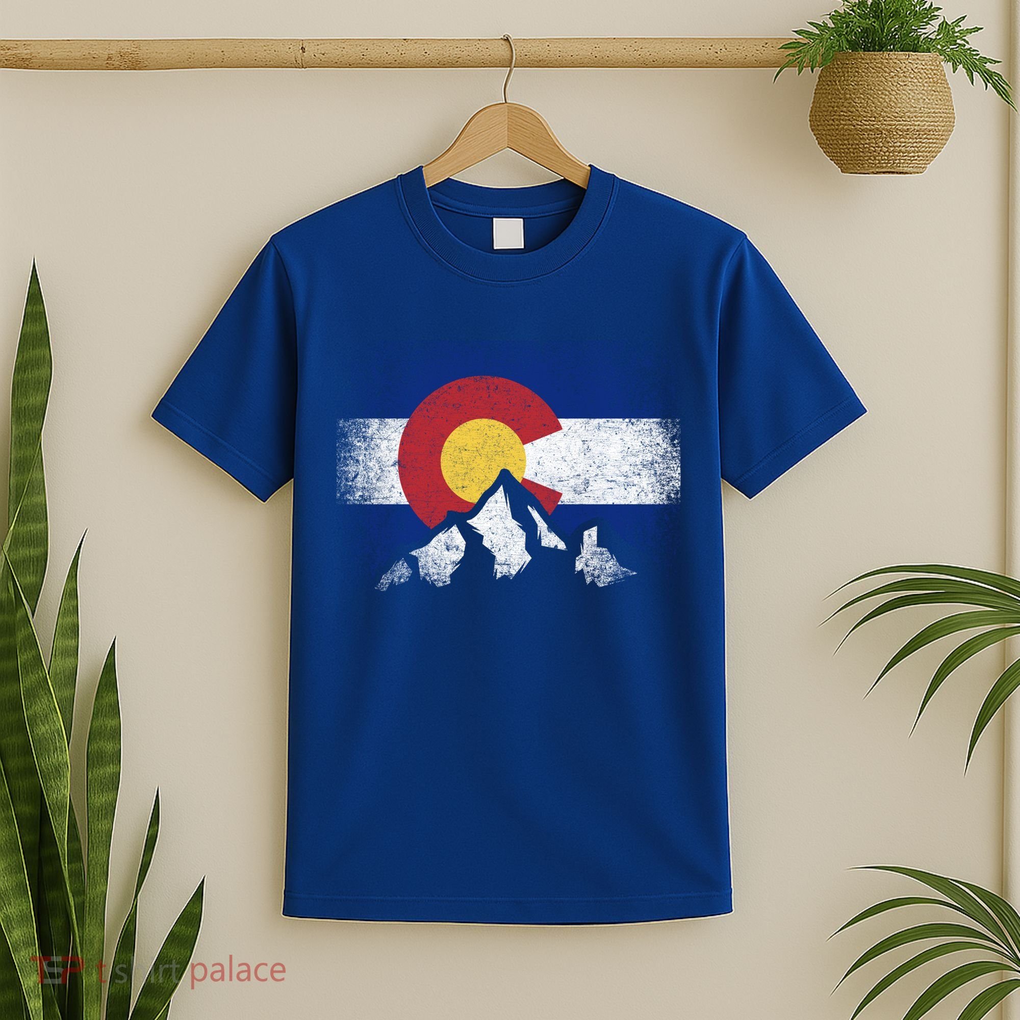Colorado Flag Mountain Ski Winter Gift Hiker Hiking Camping Gift T-Shirt