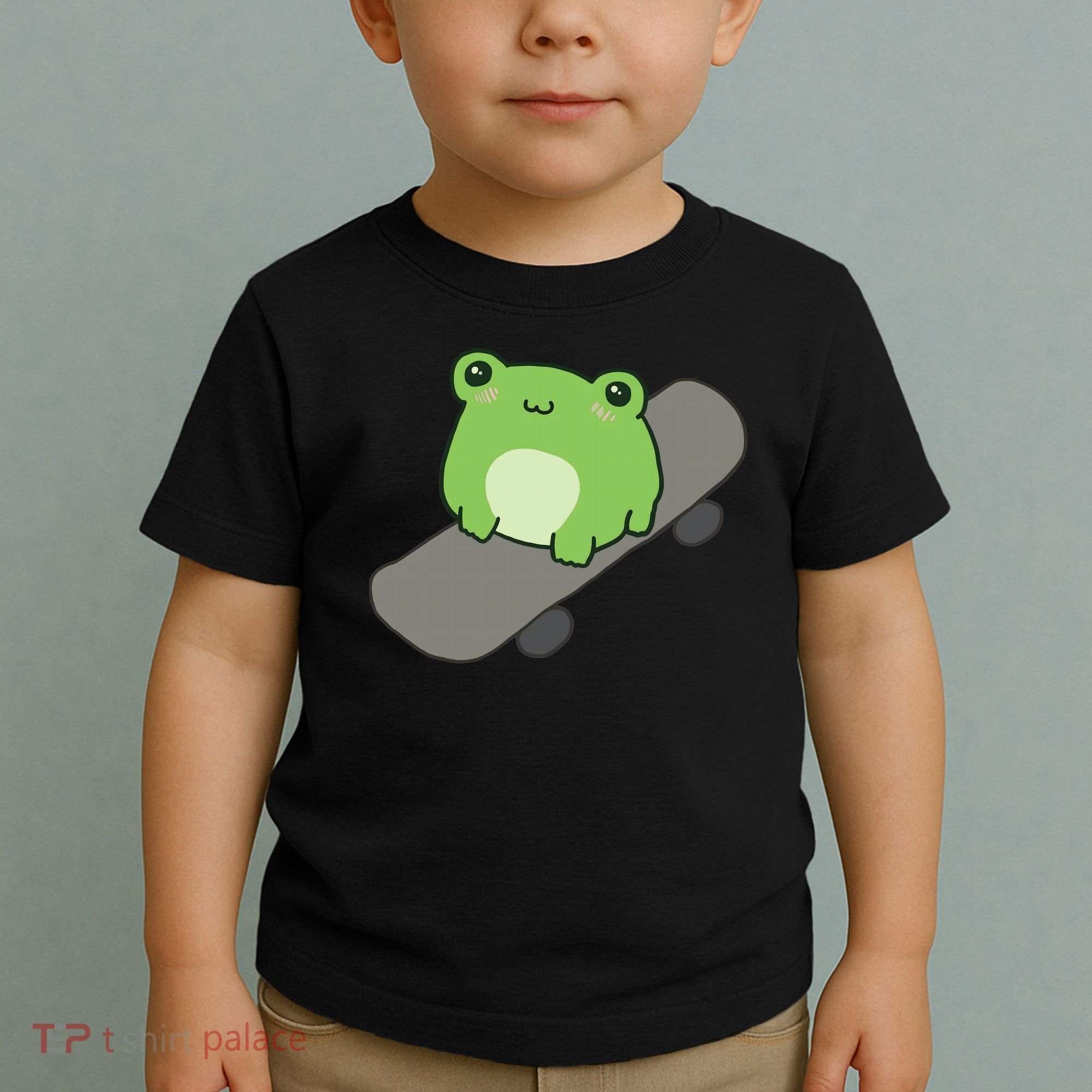 Cute Frog On Skateboard Kawaii Aesthetic Frog Toddler T-Shirt